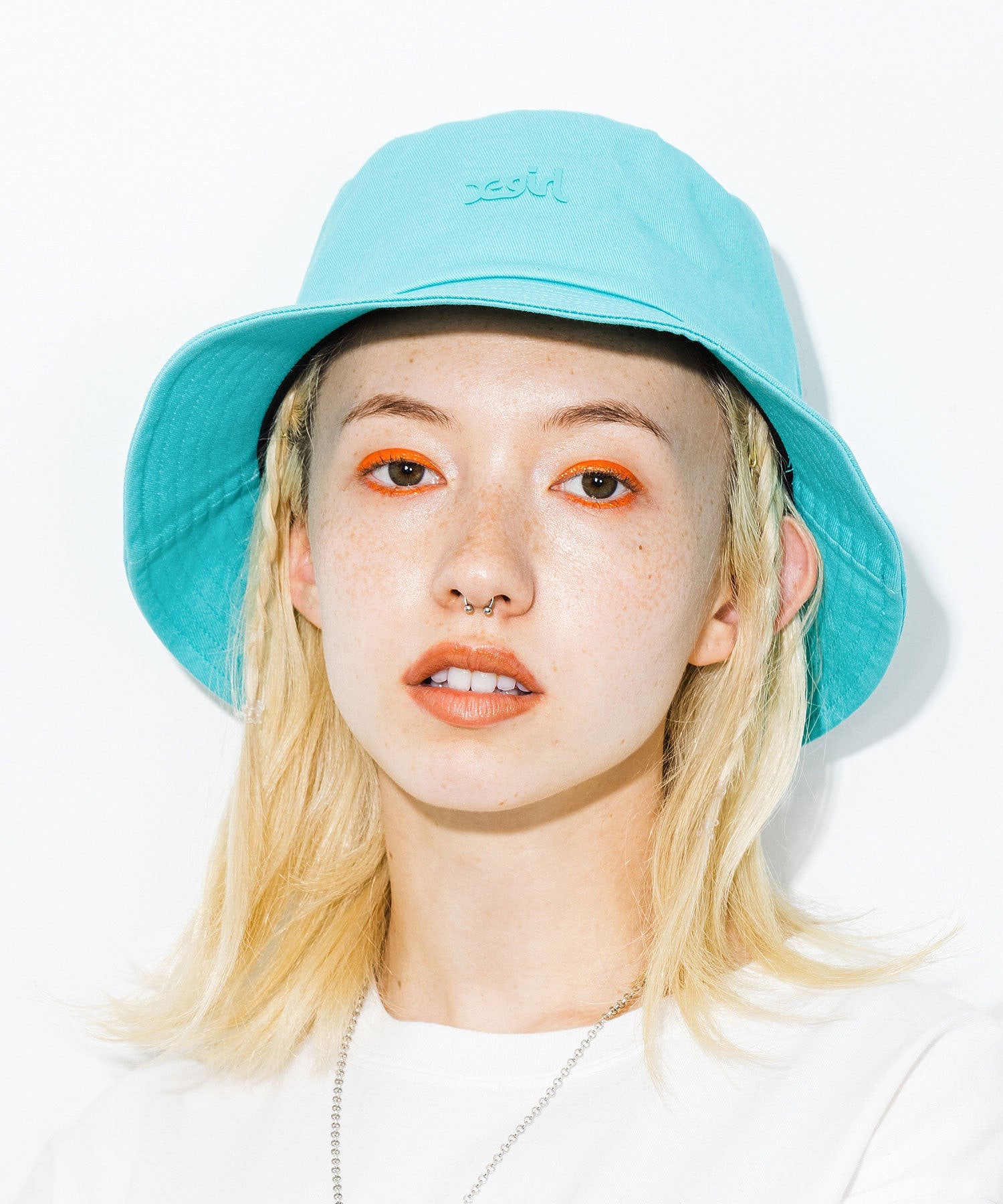 MILLS LOGO BUCKET HAT X-girl