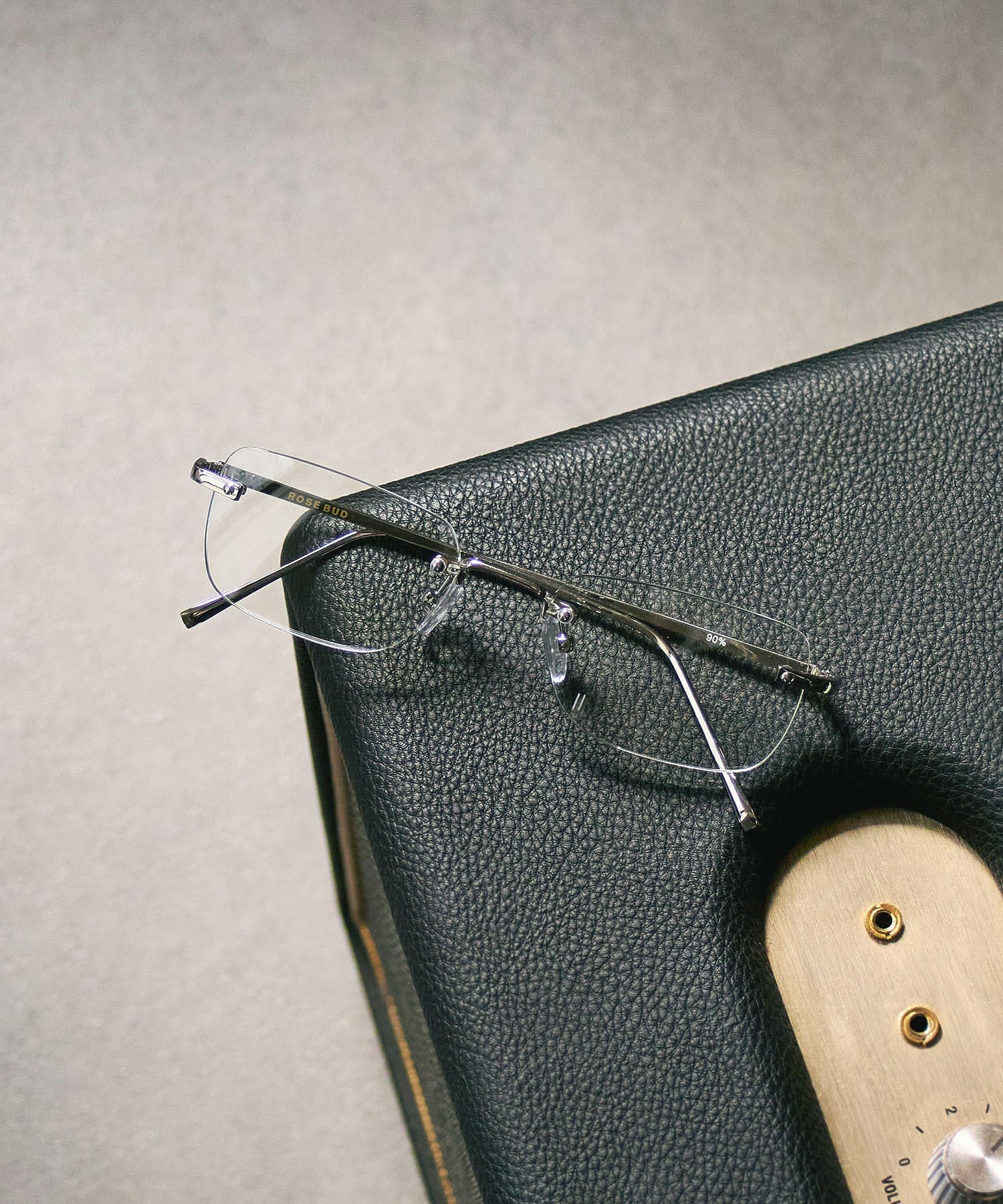 RIMLESS GLASSES