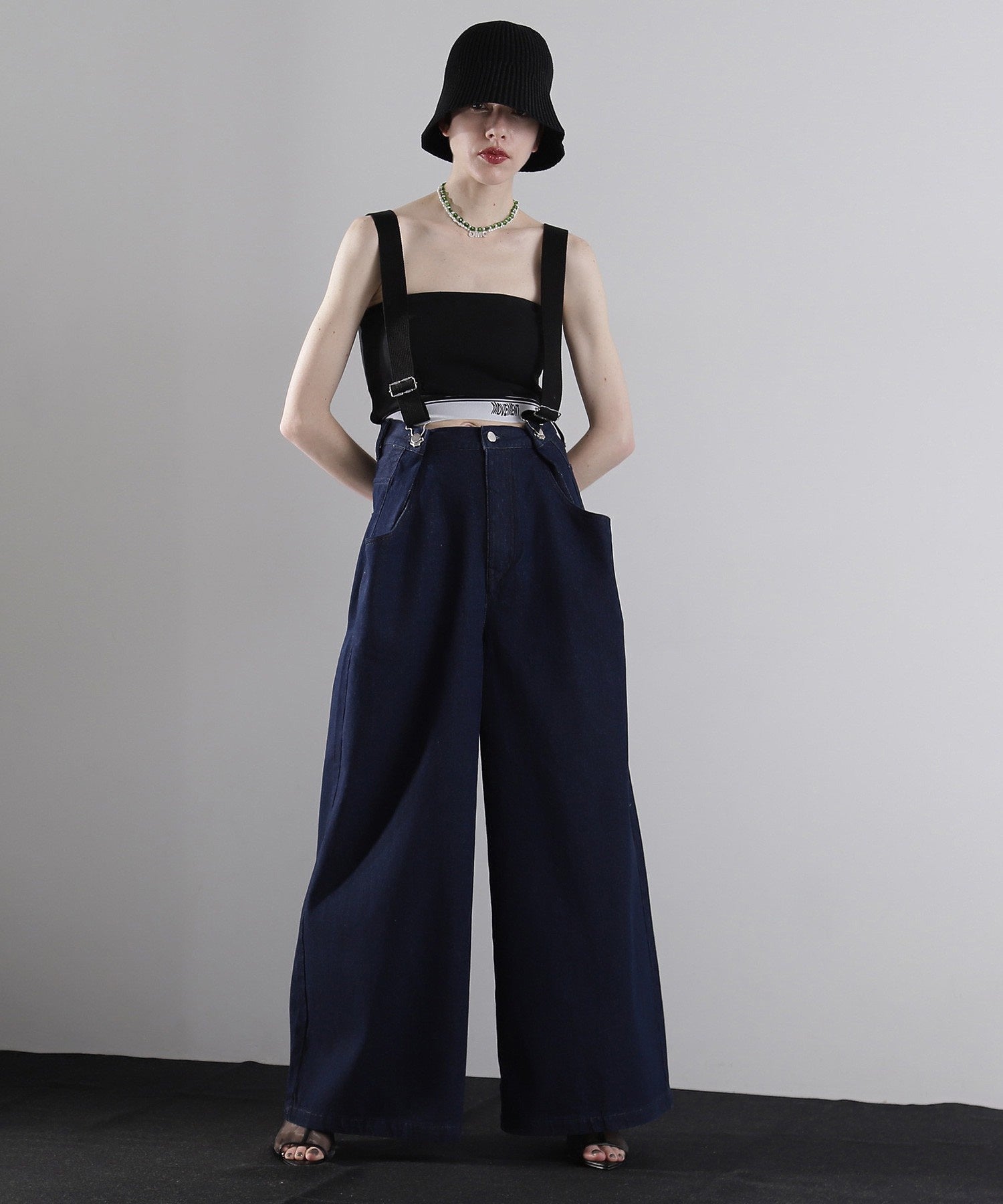 サスペンダータックワイドパンツ