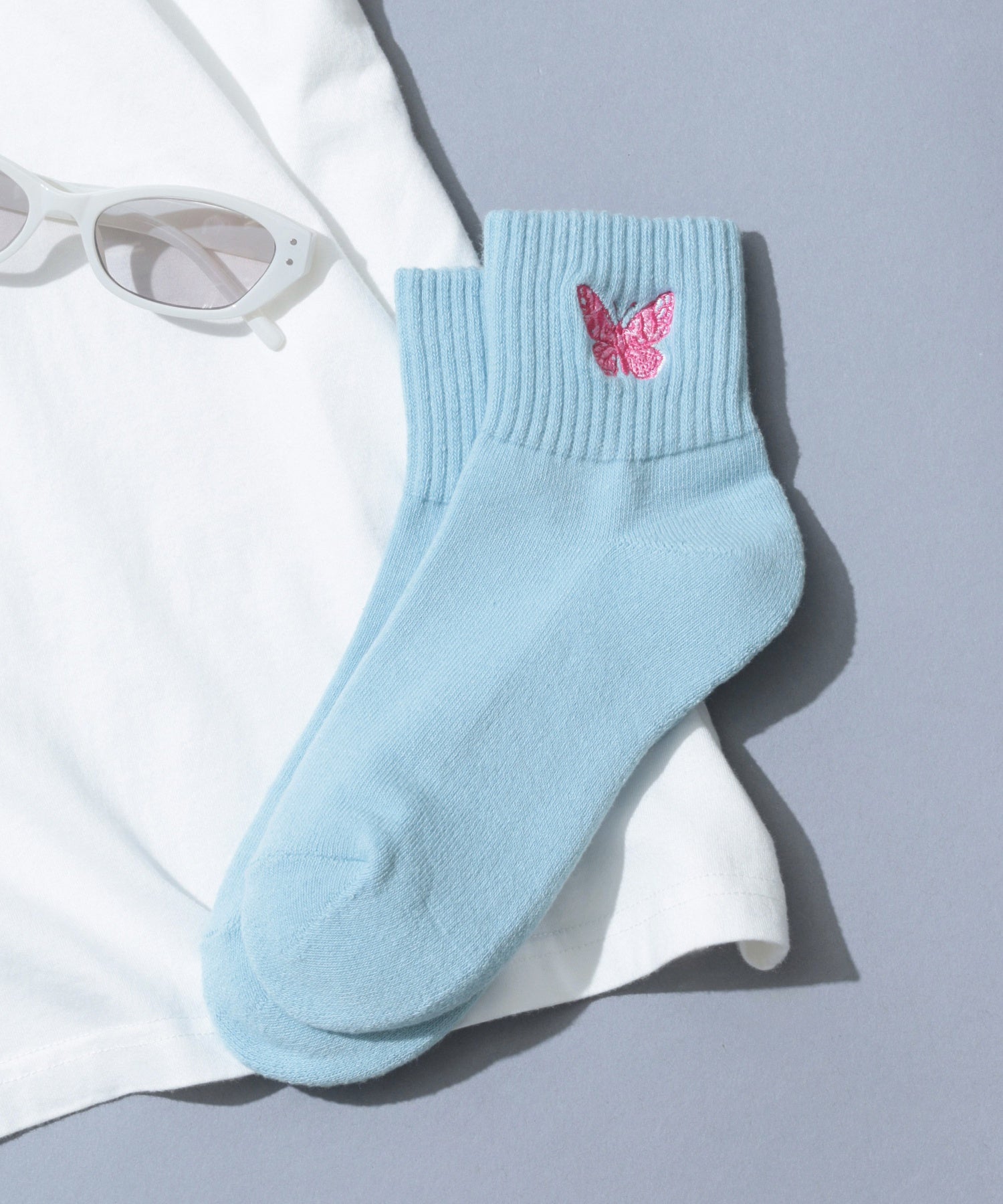 EMBROIDERED BUTTERFLY SHORT RIB SOCKS