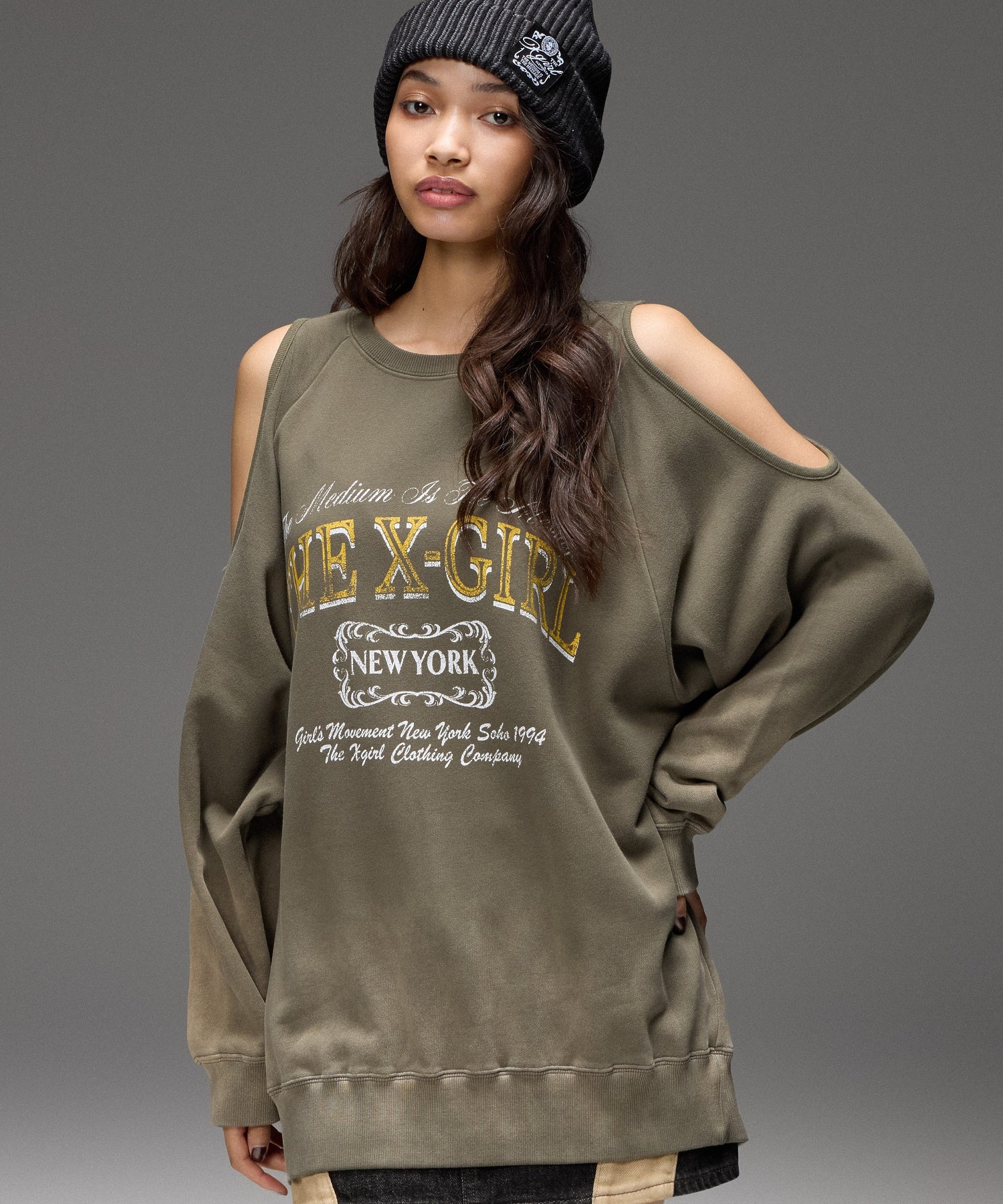 GRADIENT SPRAY OPEN-SHOULDER SWEATSHIRT