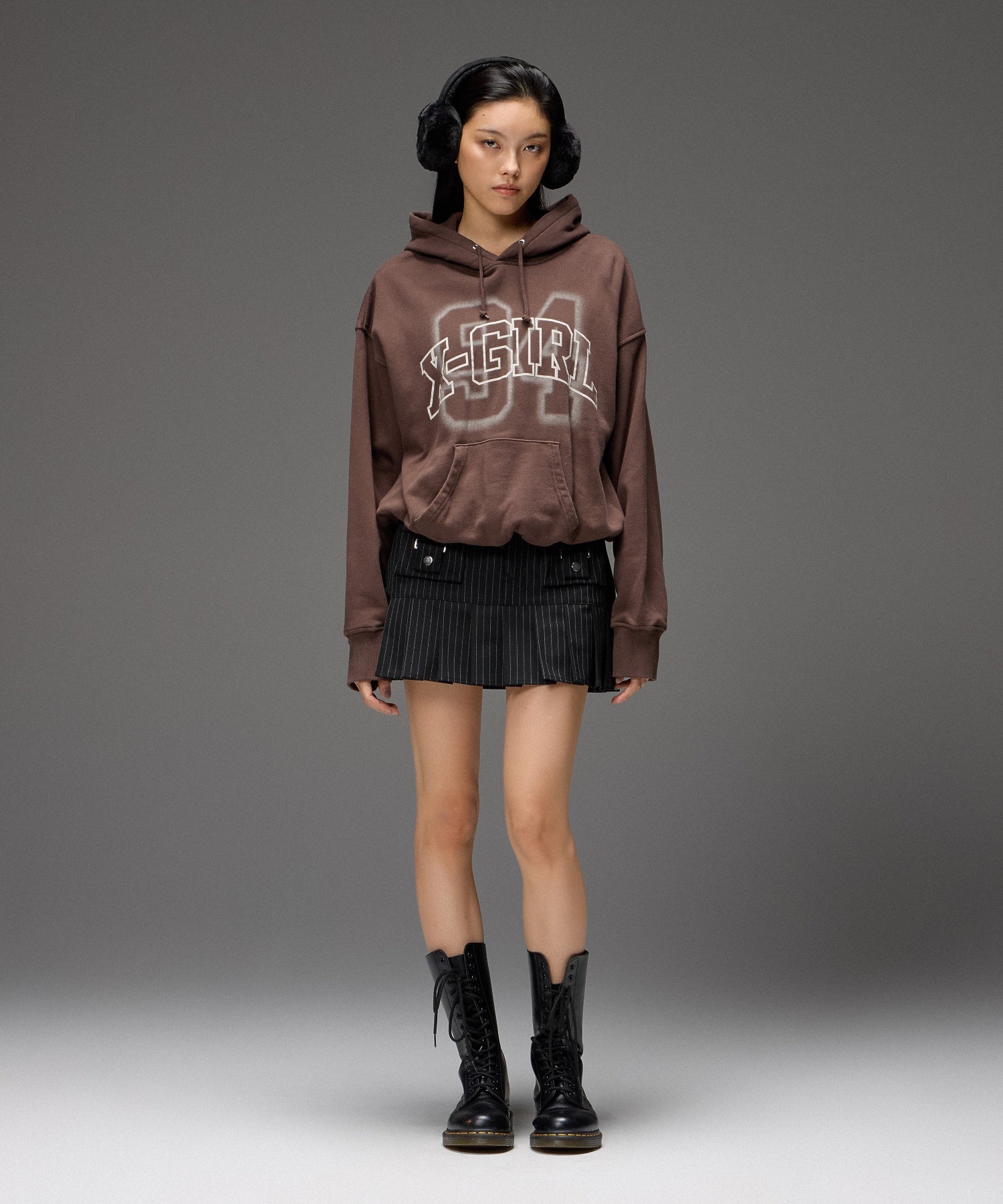 FLOCKED SPRAY LOGO BALLOON HEM SWEAT HOODIE