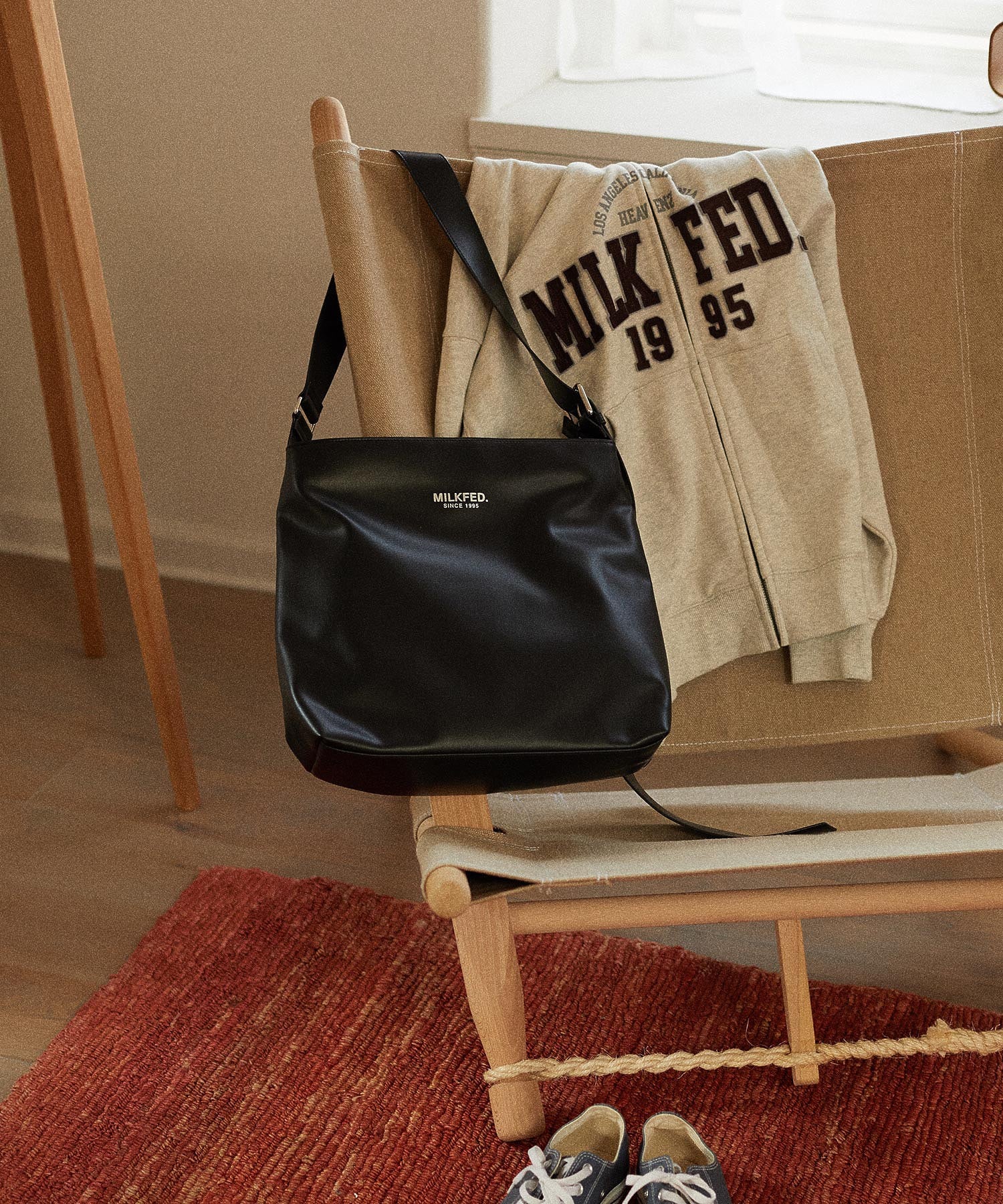 SOLID SHOULDER BAG