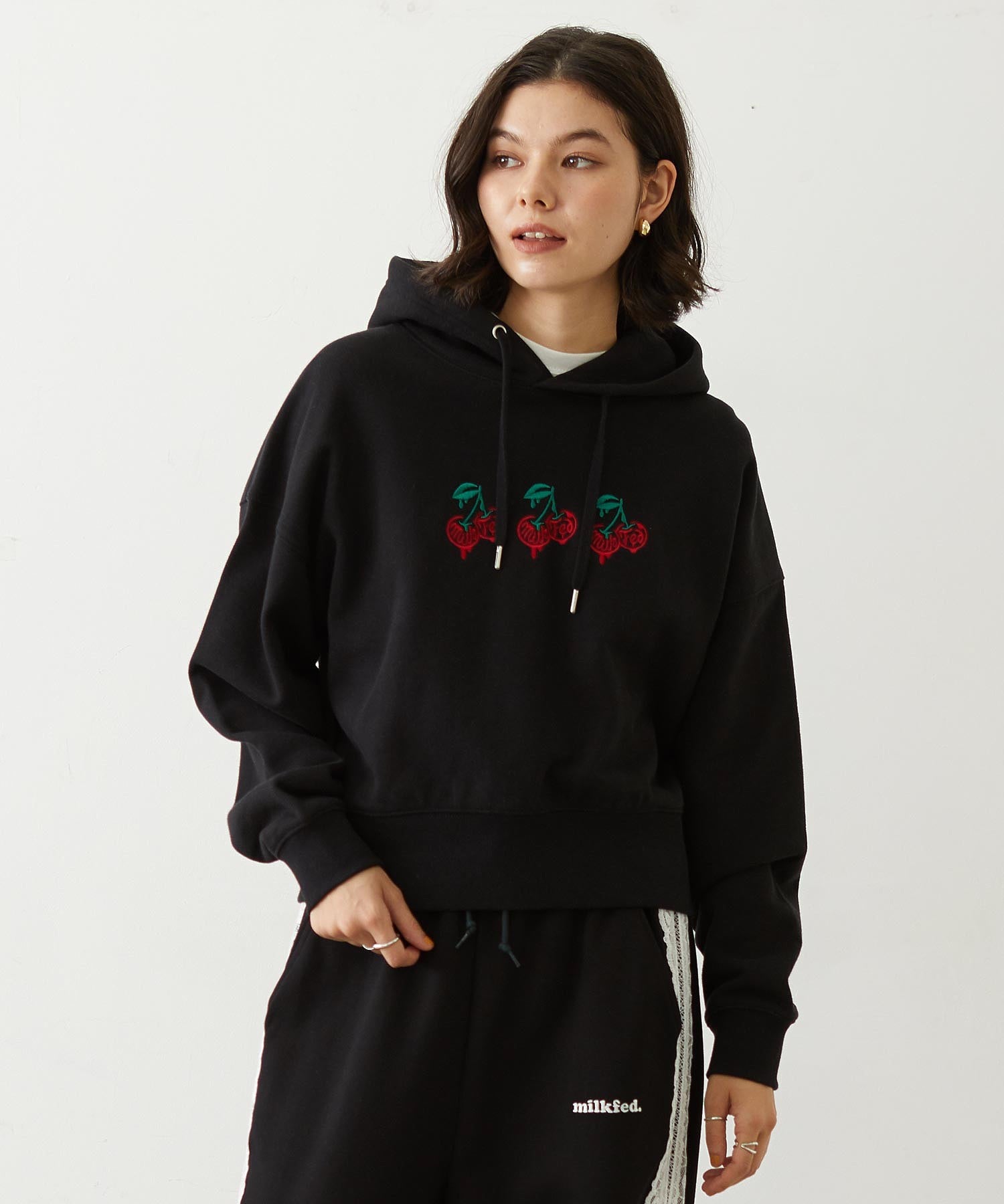 MELTY CHERRY SHORT SWEAT HOODIE
