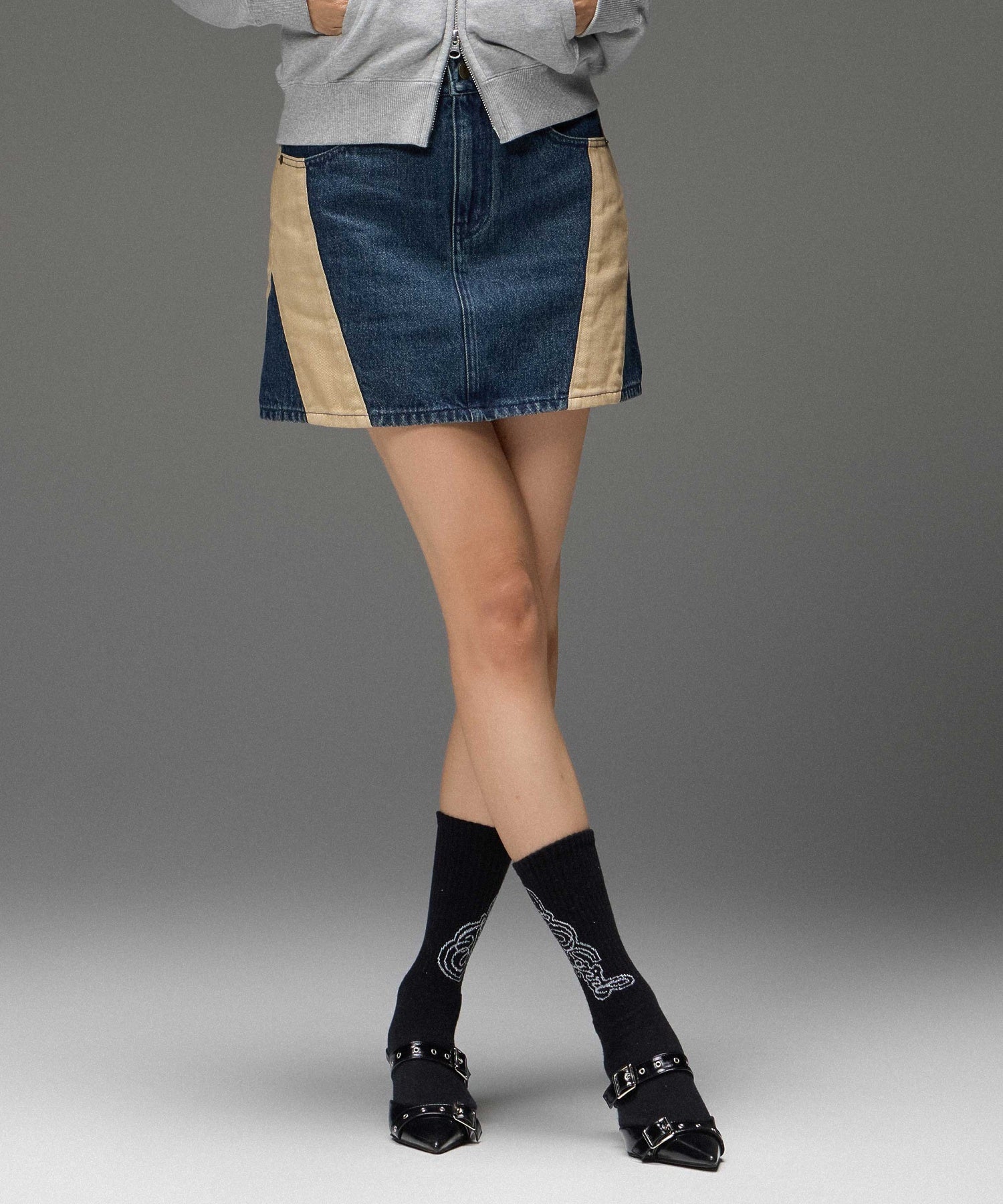 CONTRAST PANELED DENIM MINI SKIRT