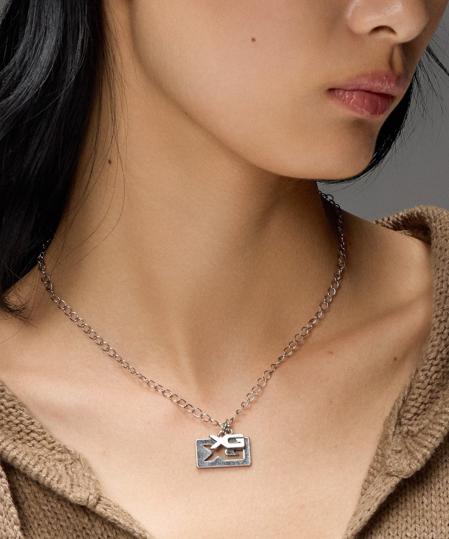 INSET LOGO PLATE NECKLACE