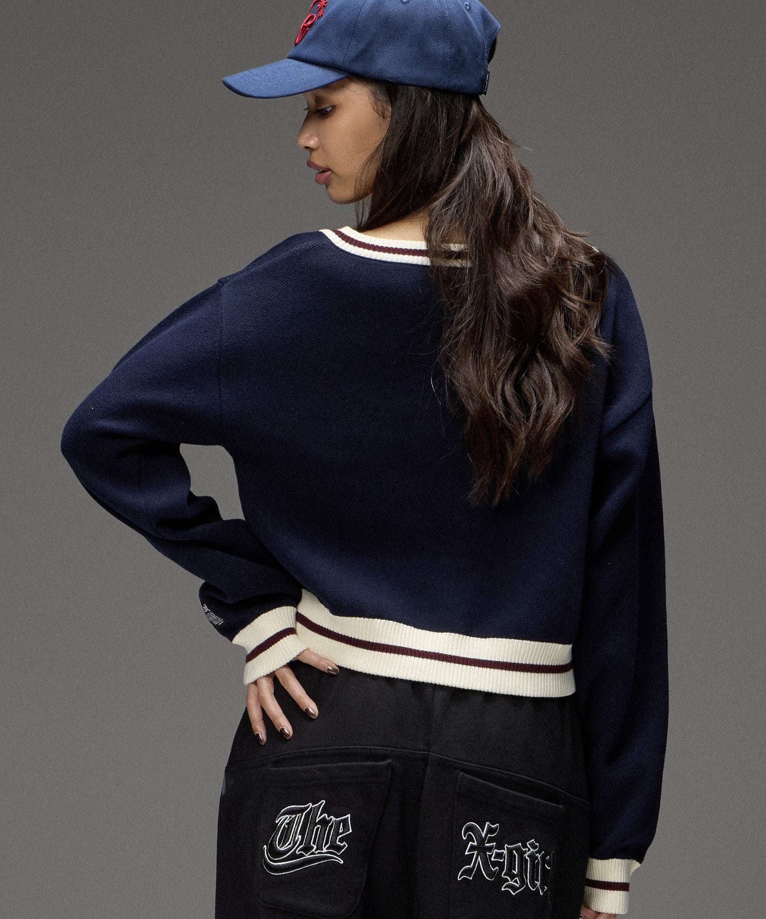 LOGO JACQUARD V-NECK KNIT TOP