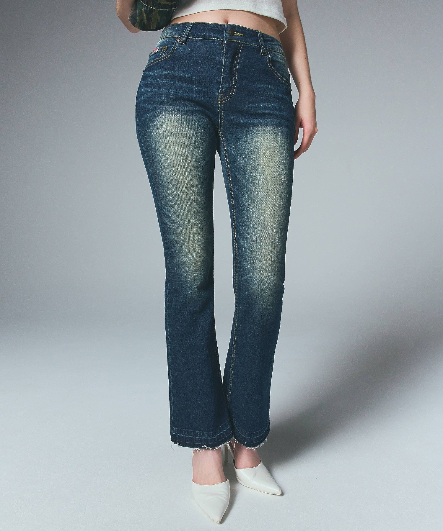 BUTTERFLY POCKET SKINNY DENIM PANTS