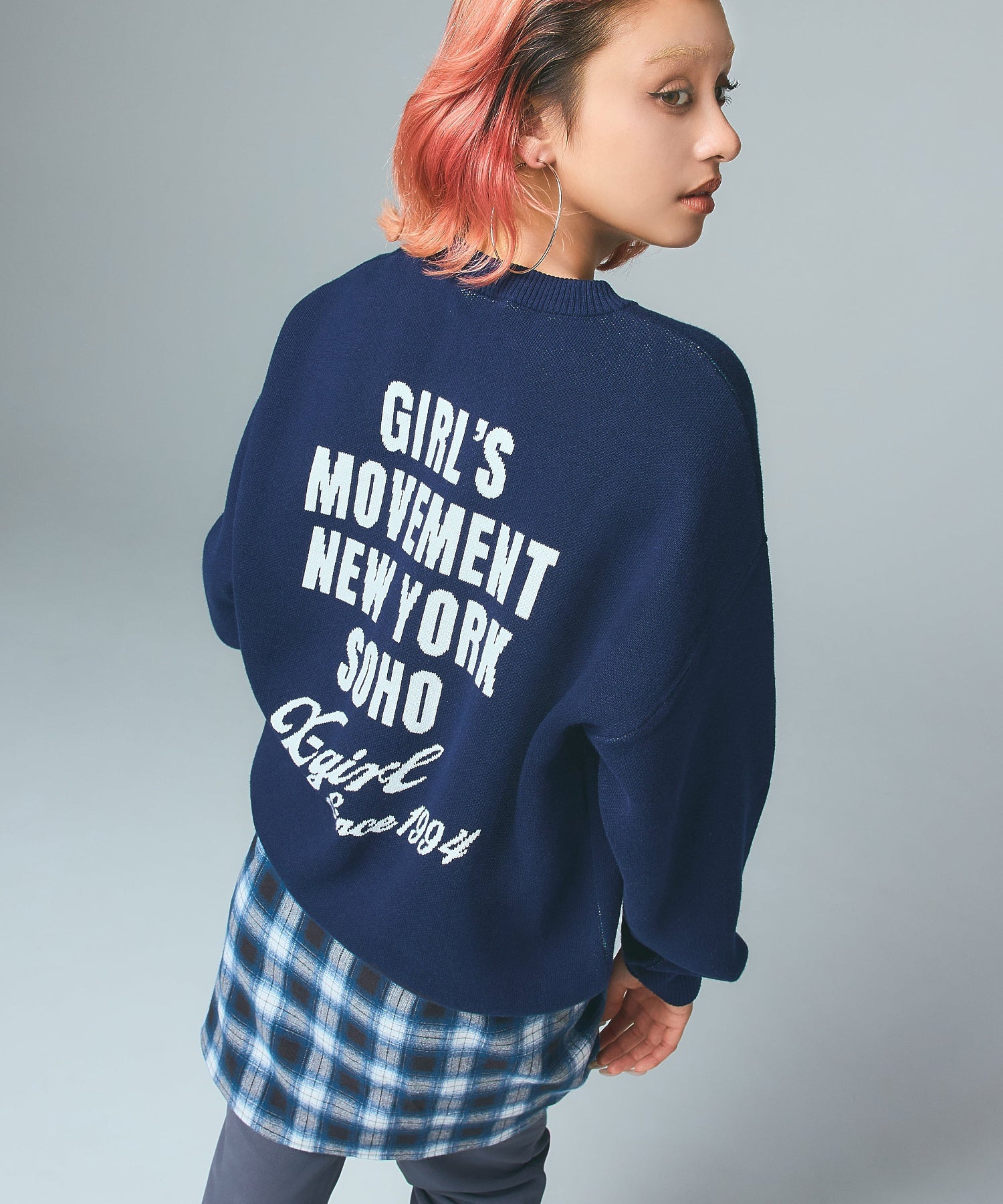 CURSIVE LOGO AND FACE JACQUARD KNIT TOP