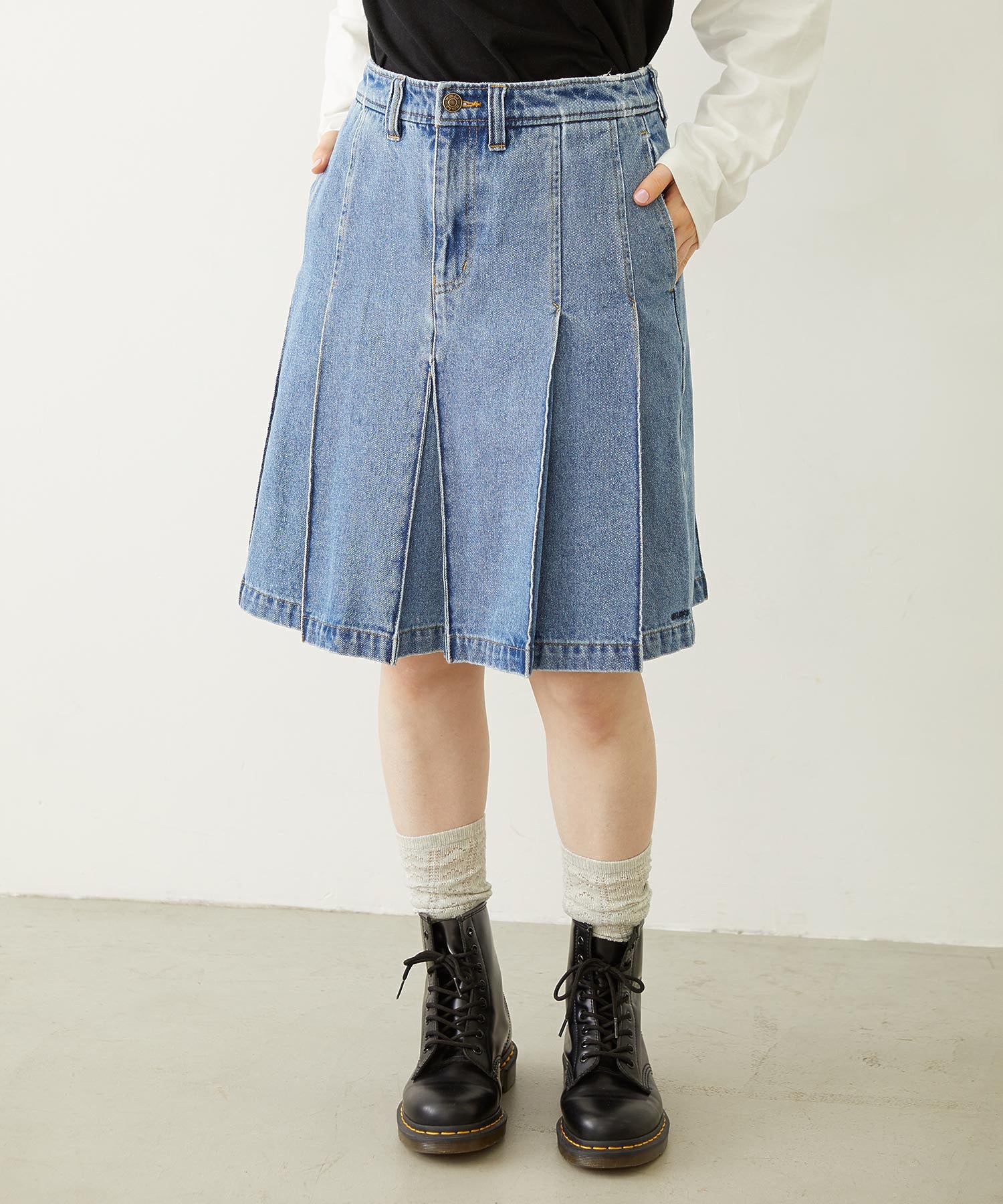 PLEATED DENIM SKIRT