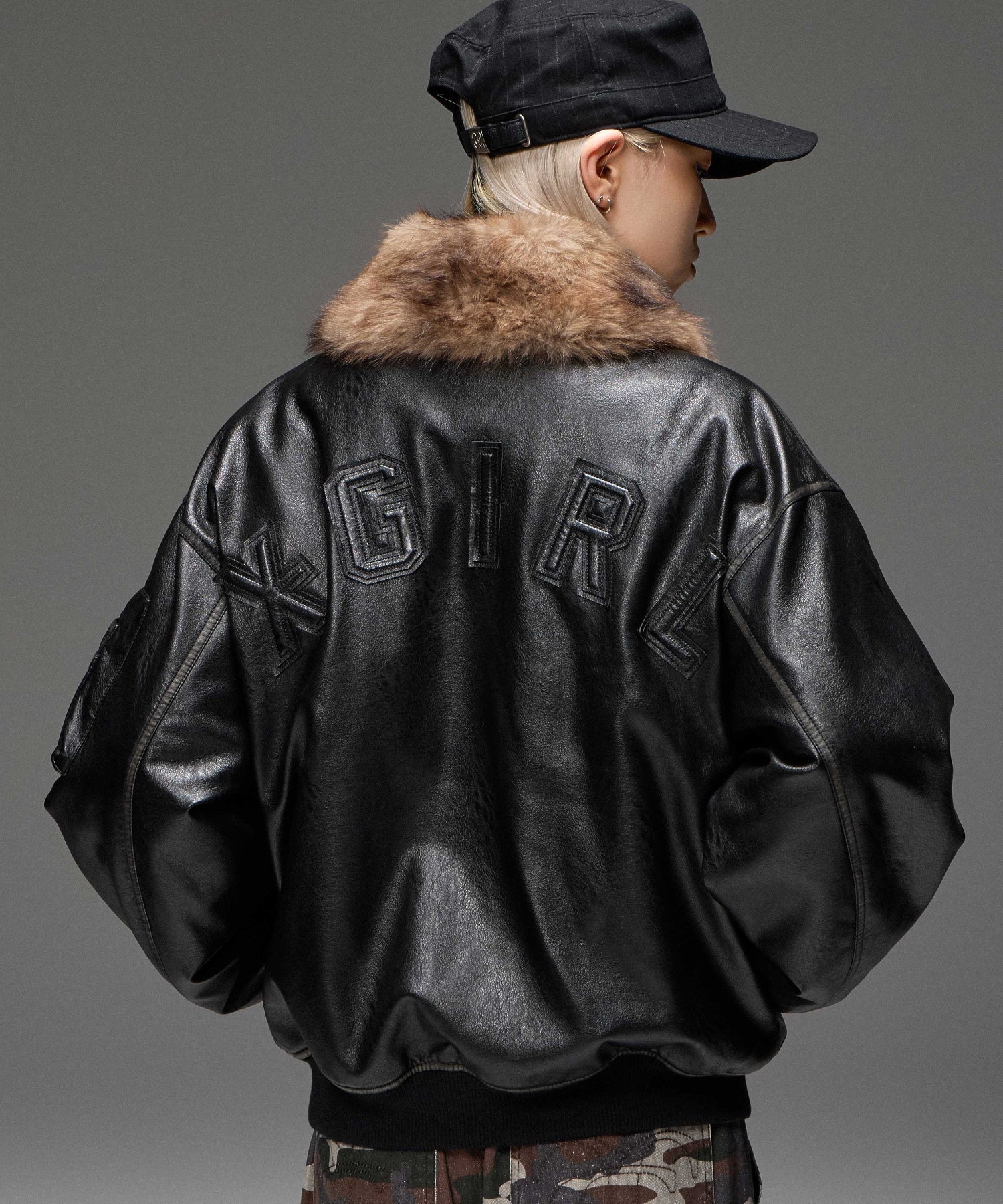 DETACHABLE FAUX FUR COLLAR PATCHED LOGO JACKET
