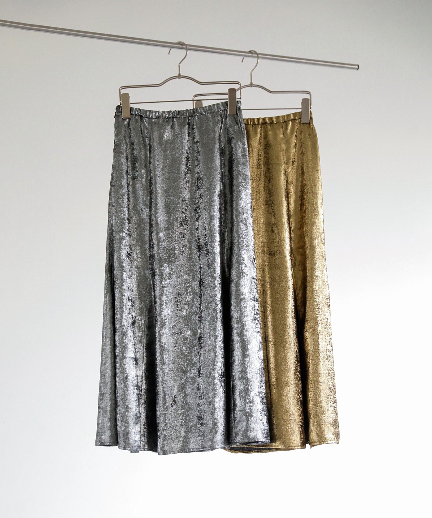 セミフレアメタリックスカート