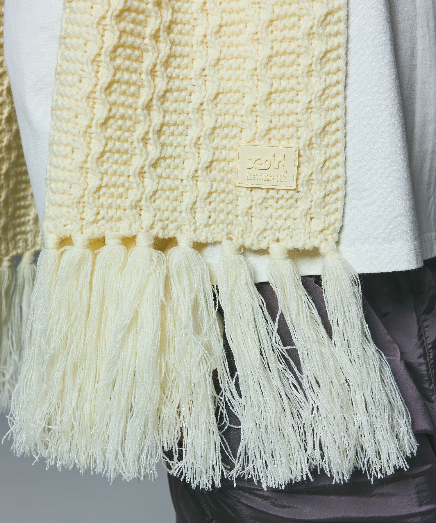 RUBBER PATCH KNIT SCARF