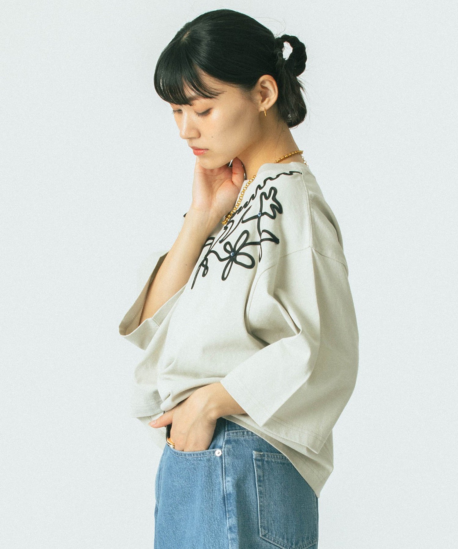 mag.by c/EMBROIDERY H/S TEE