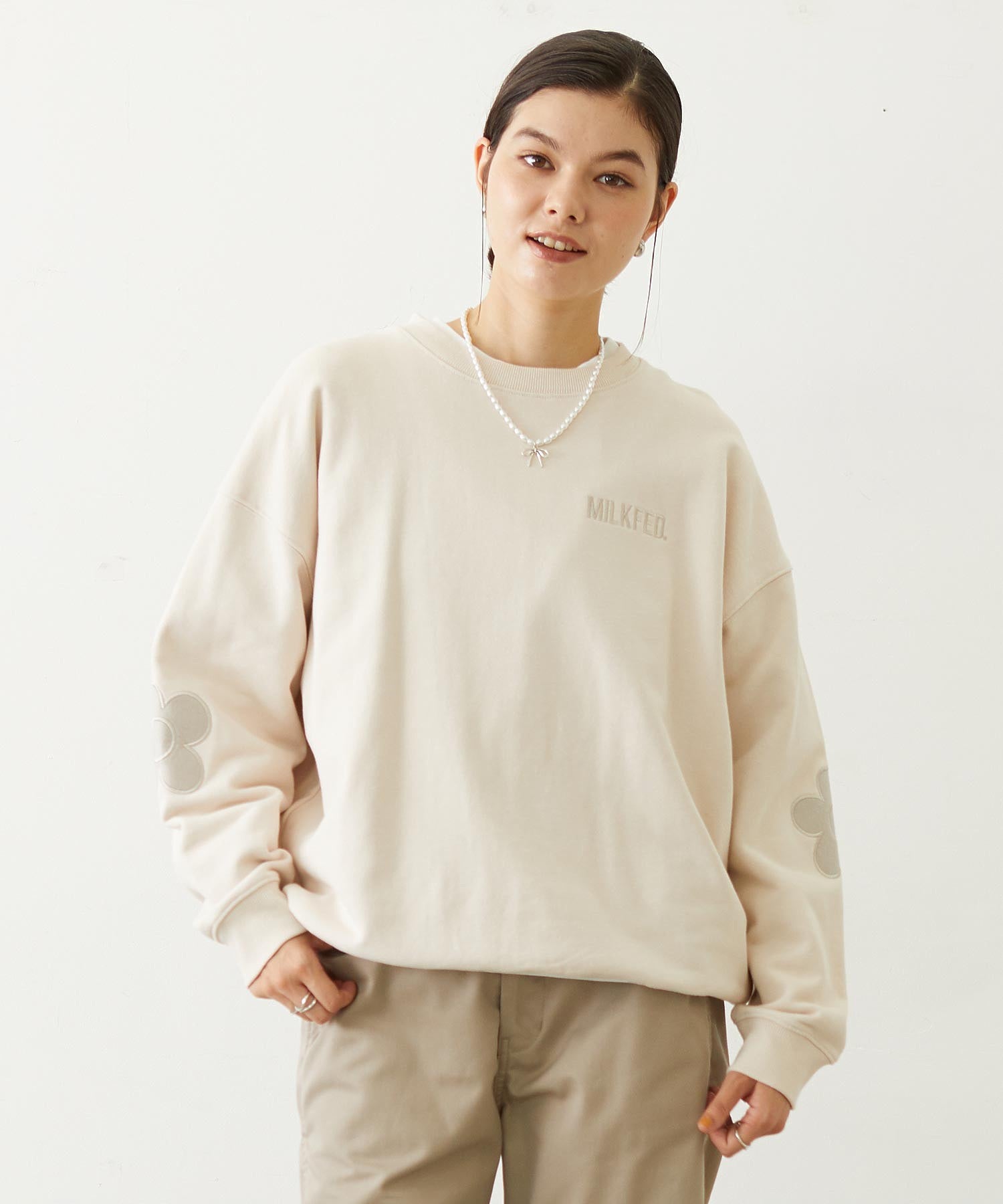 FLOWER ELBOW PATCH SWEAT TOP