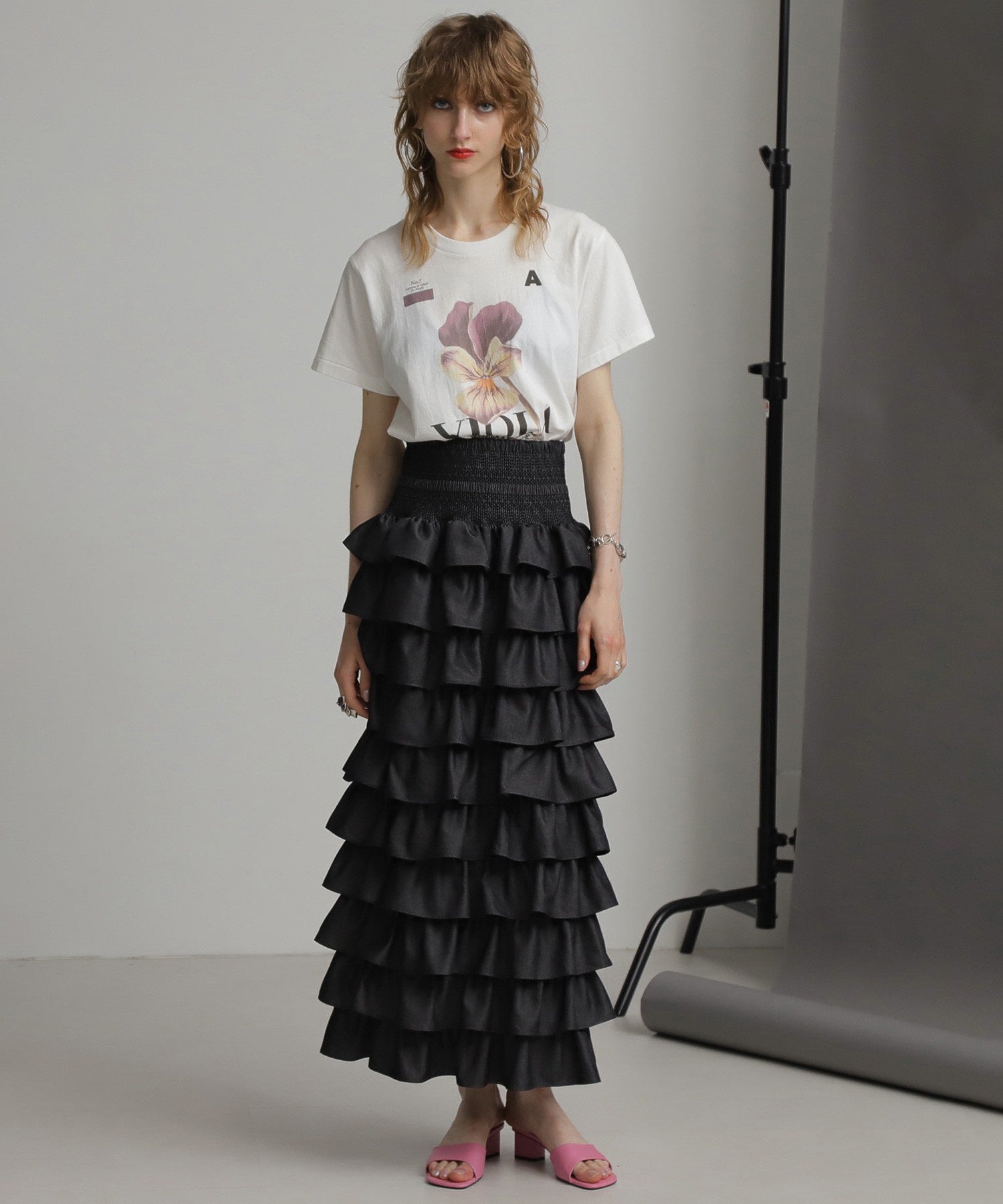 mag.by c/フラワーグラフィックTシャツ