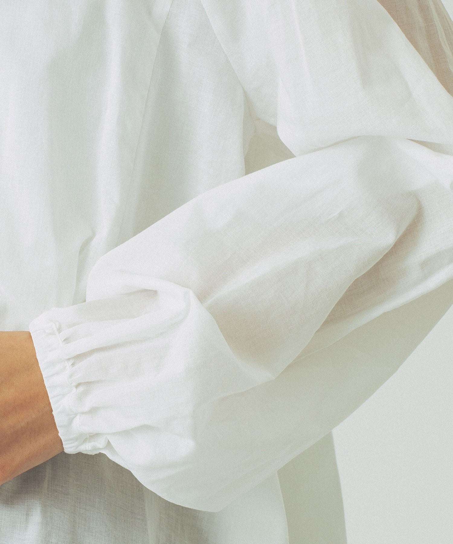 FRILL COLLAR BLOUSE