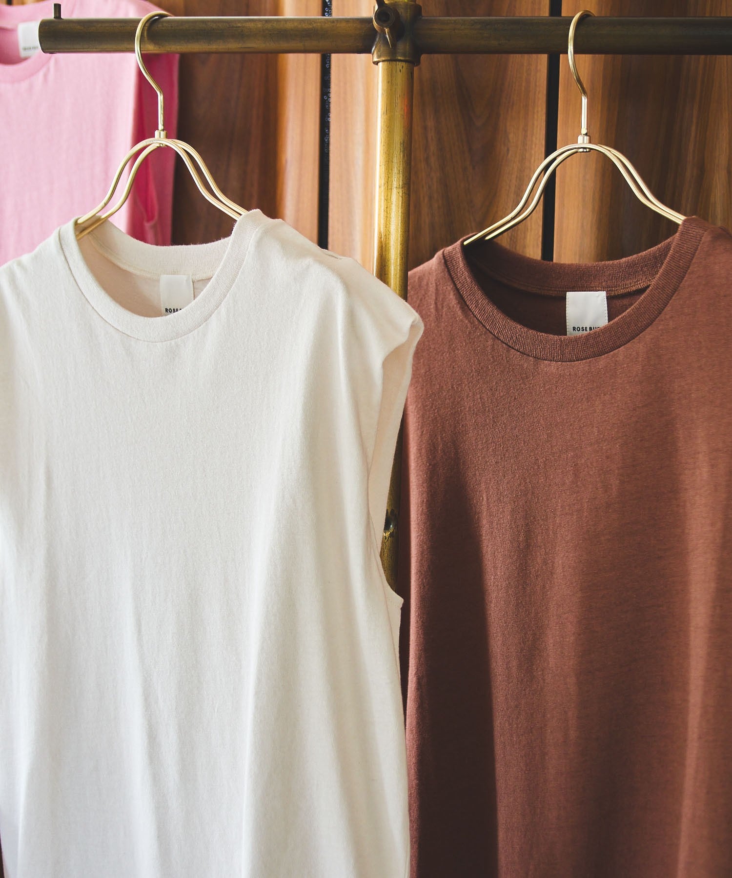 【WEB・一部店舗限定】SHOULDER TUCKED SLEEVELESS TEE