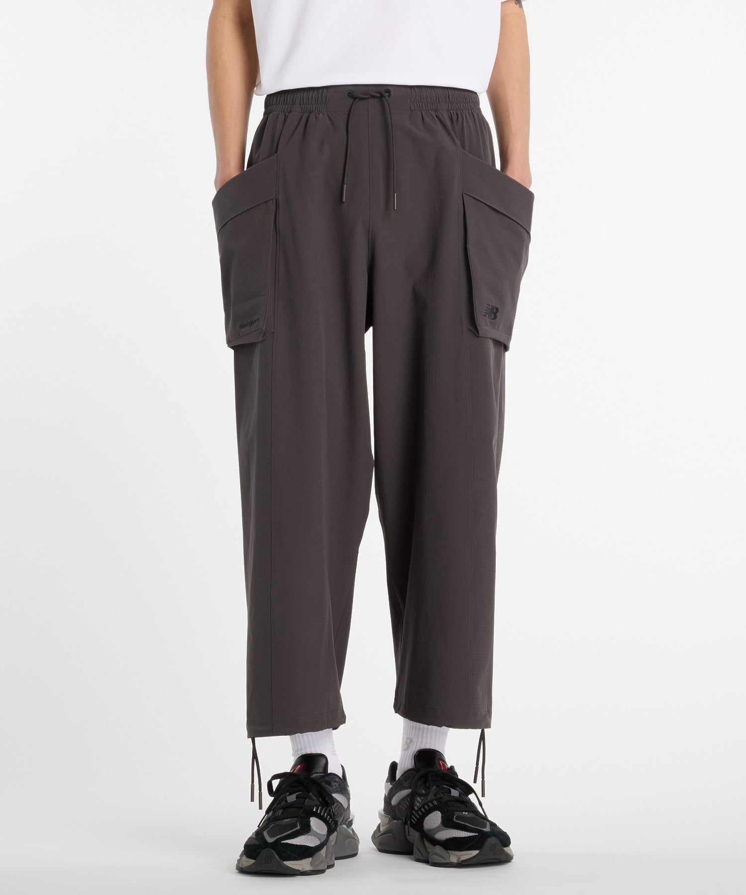 NEW BALANCE/ニューバランス/NB Grey cropped cargo pants MB61A5RJ
