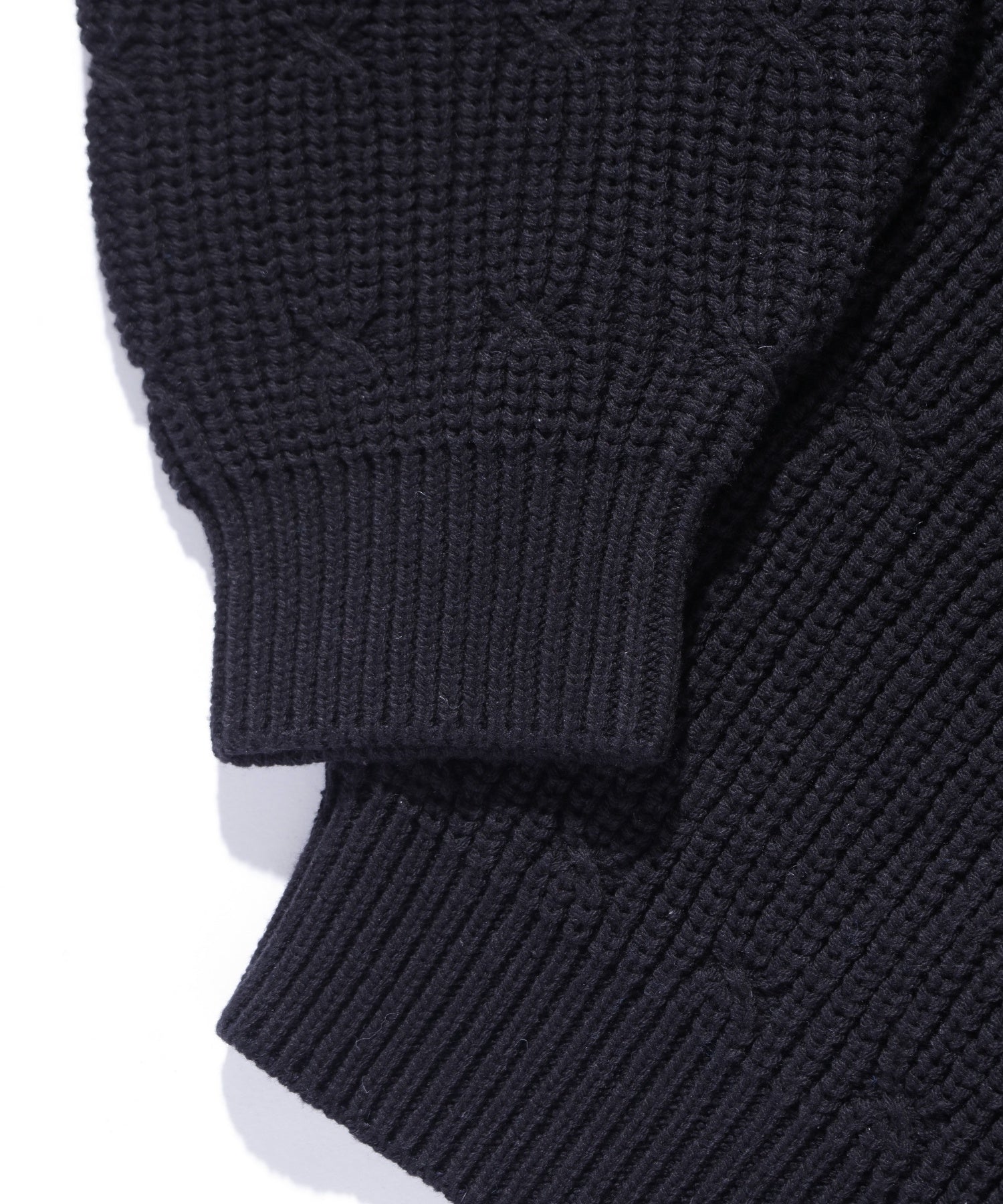 DEFORMED CABLE CREWNECK KNIT