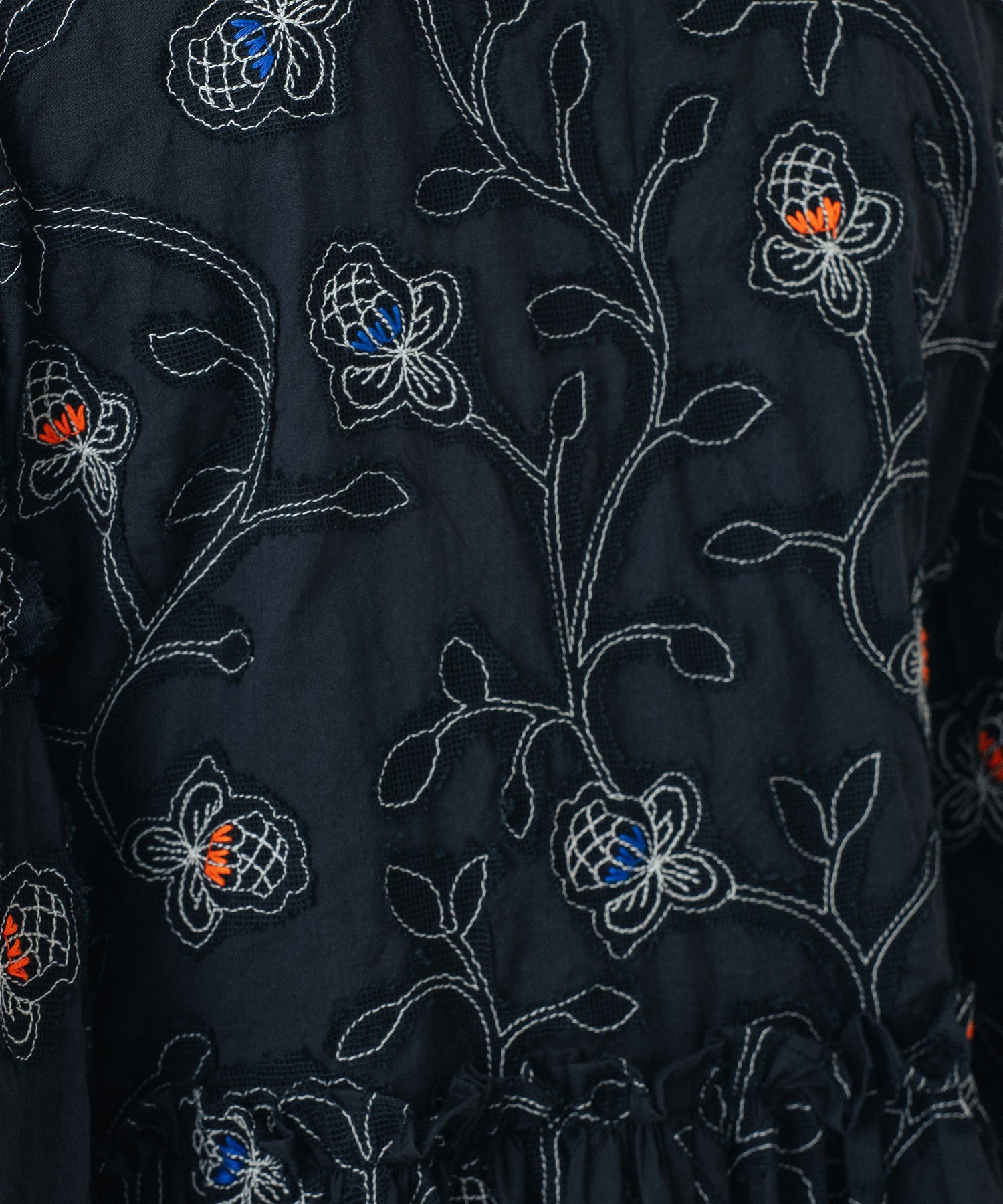 mag.by c/FLOWER EMBROIDERY MINI DRESS