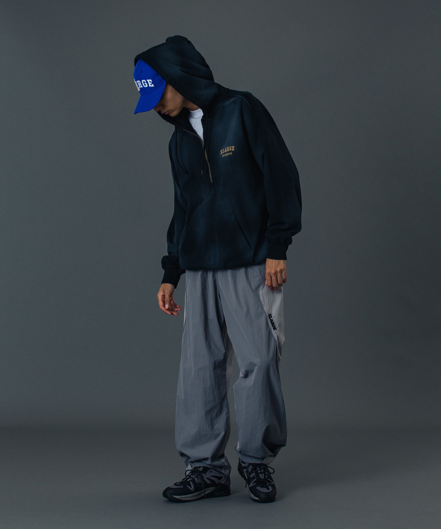 HALF ZIP UP HOODED SWEATSHIRT