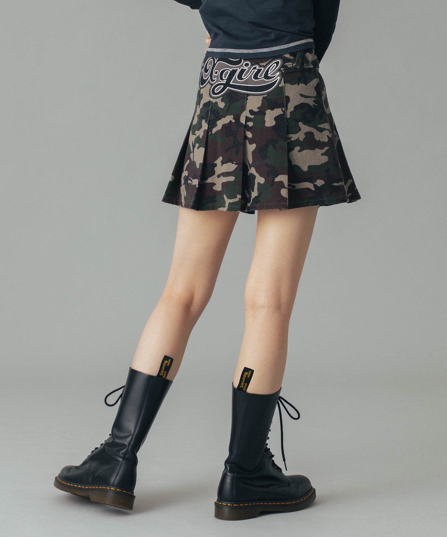 LOW RISE HIP LOGO MINI SKIRT