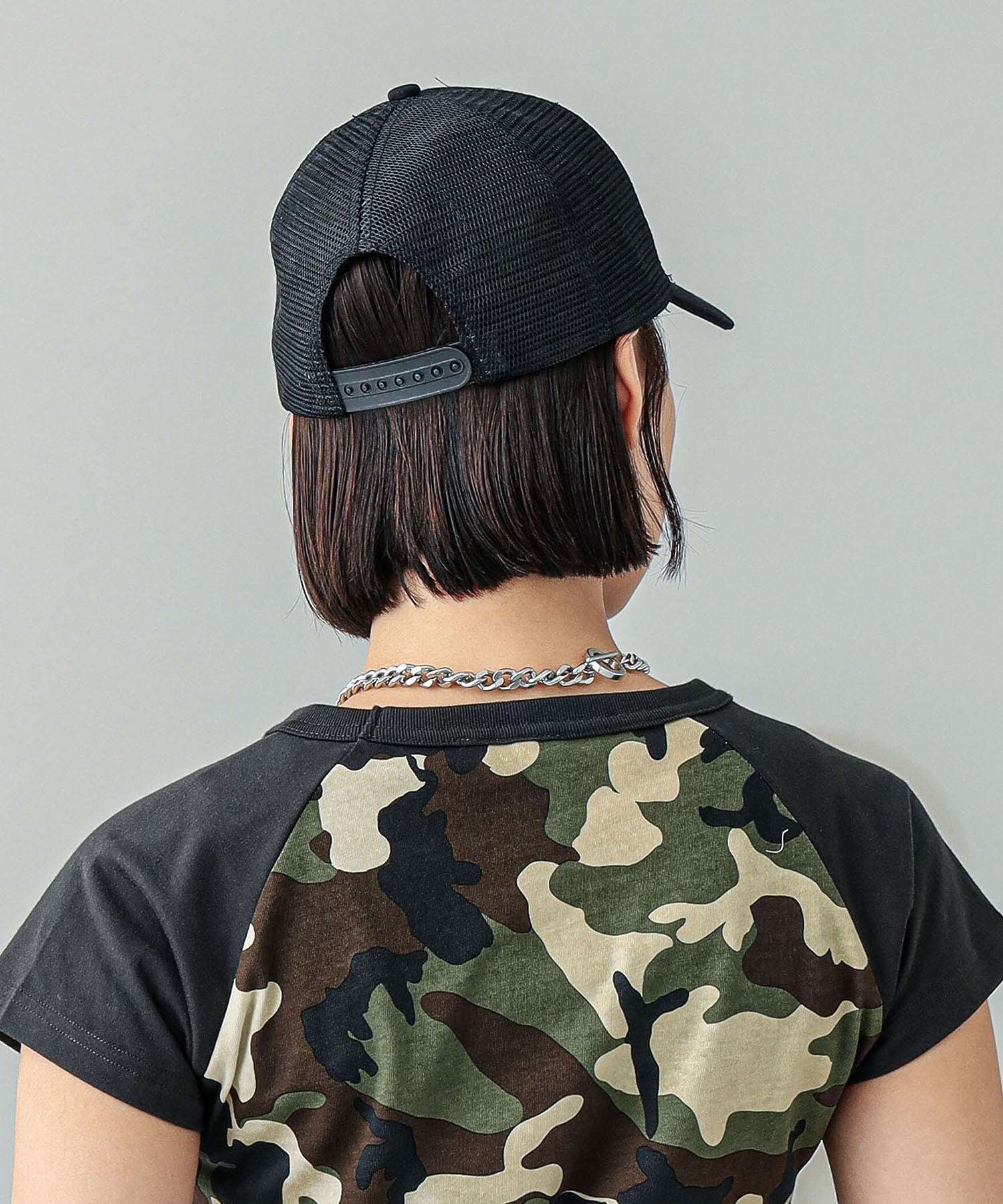 SPRAY PRINT AND EMBROIDERY TRUCKER CAP X-girl
