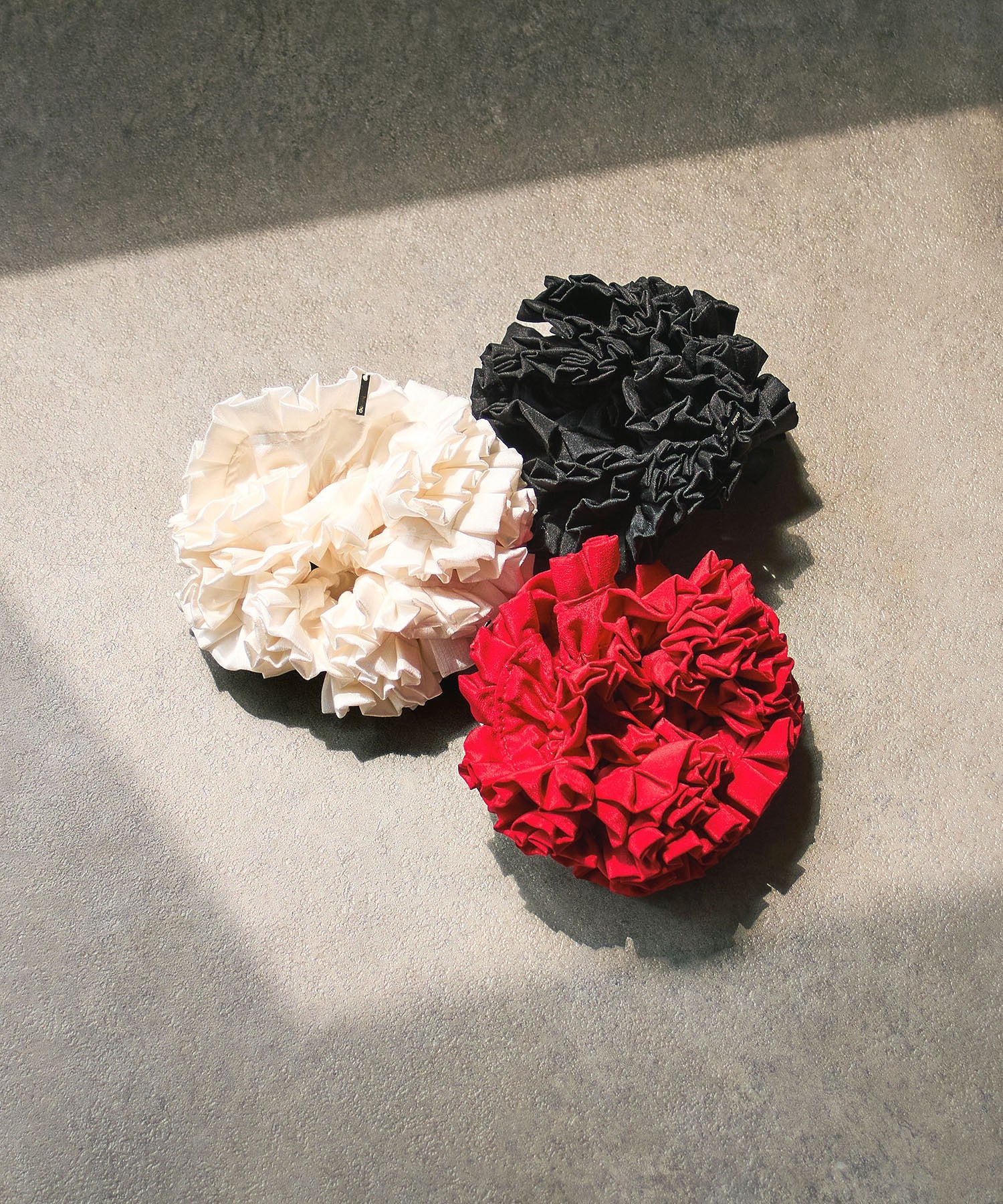 heyep/Ruffled Silk Scrunchie