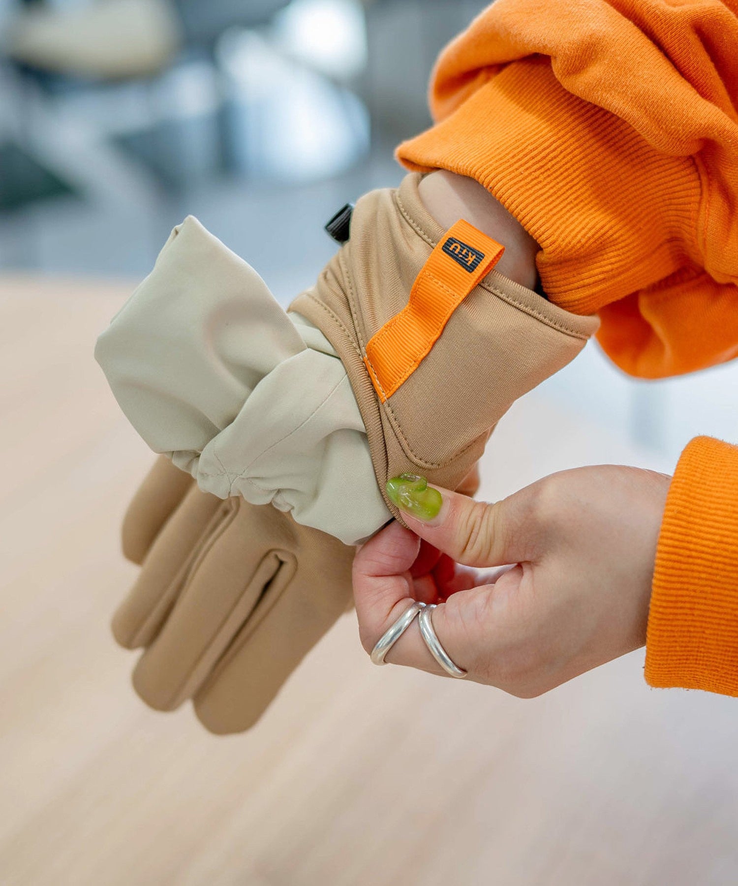 【KiU】WP COVER GLOVE
