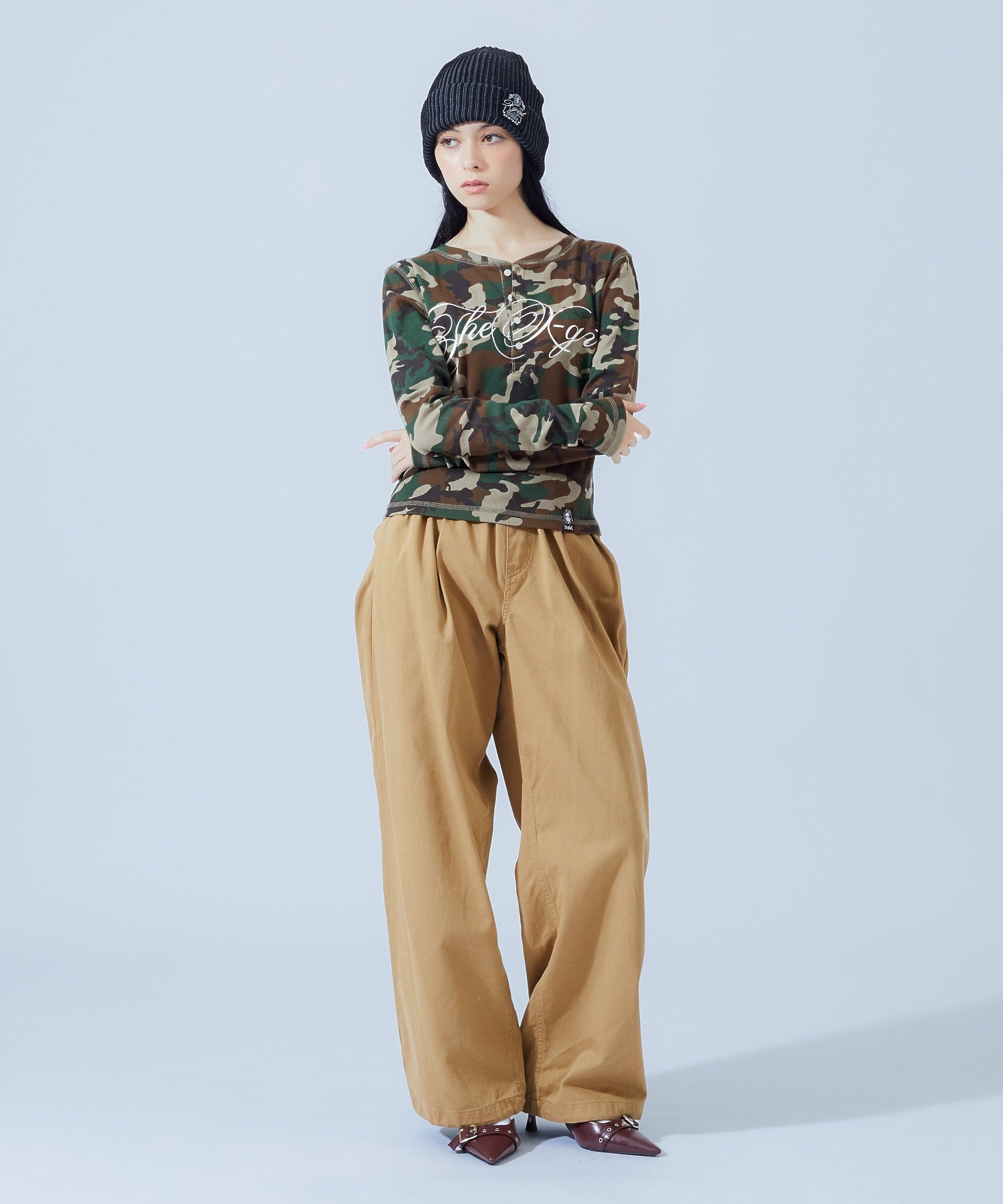 HENLEY NECK SCRIPT LOGO L/S COMPACT TOP