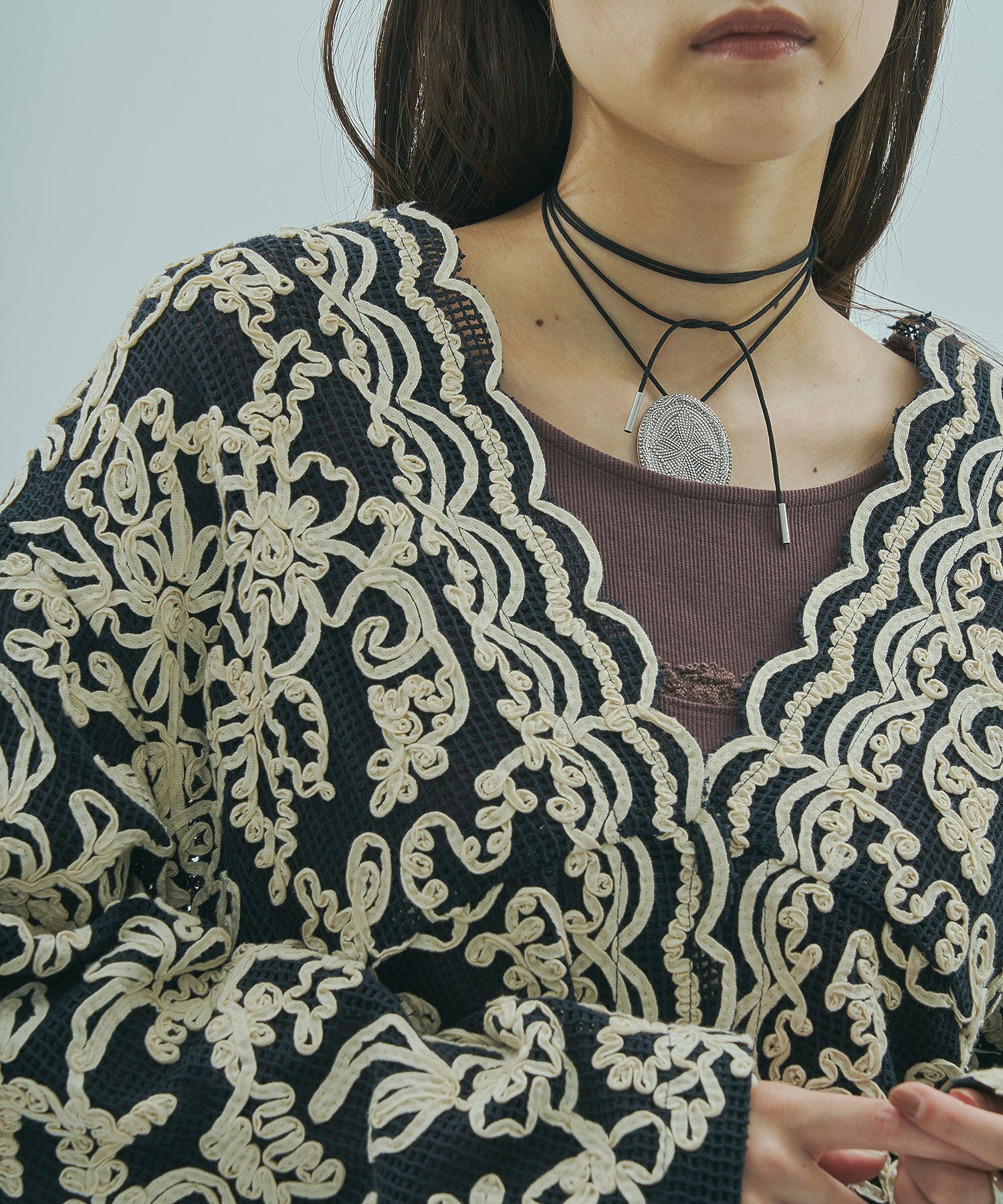 mag.by c/EMBROIDERY MESH SHIRT