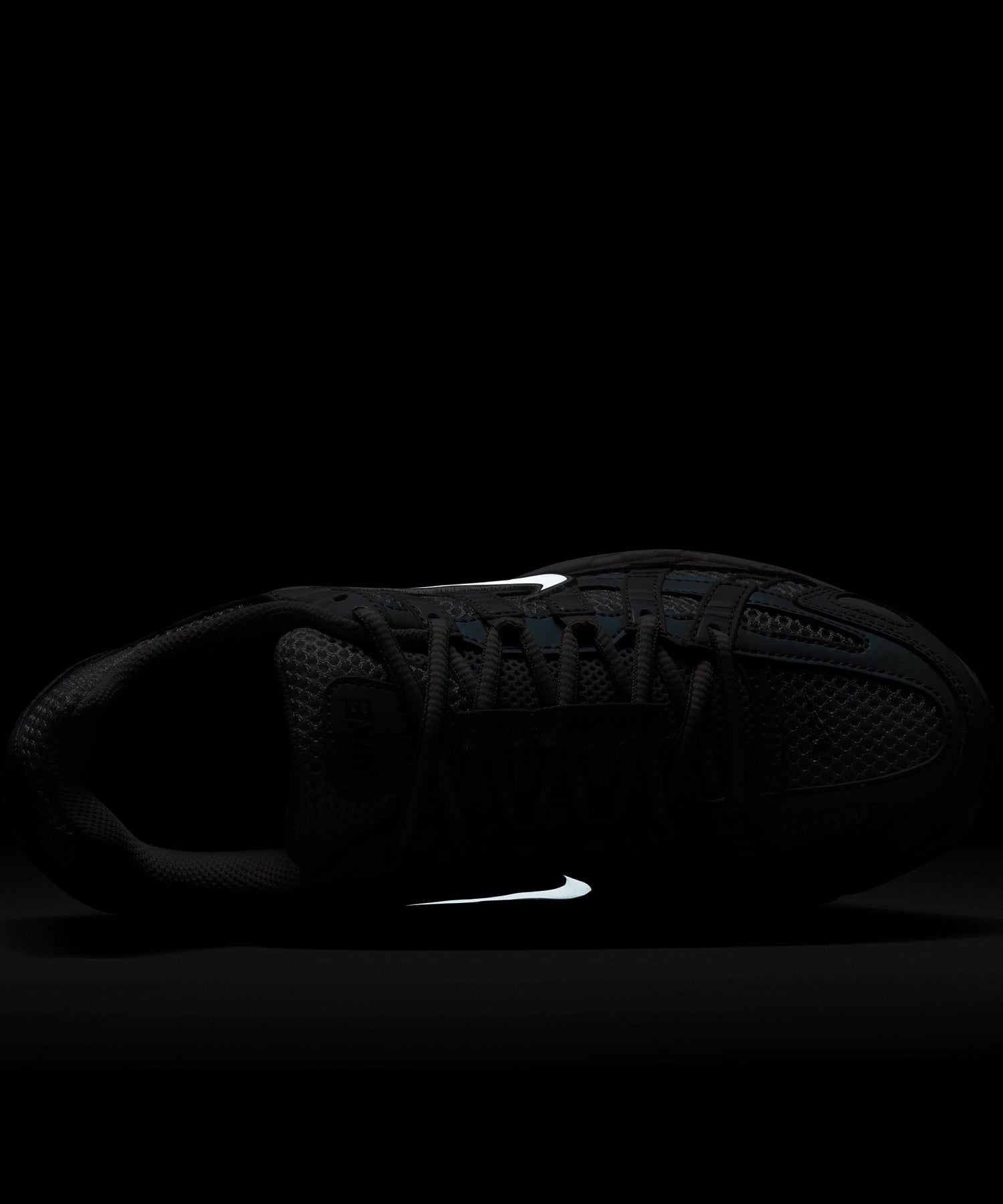 NIKE IF1756-100 WMNS P-6000 SE