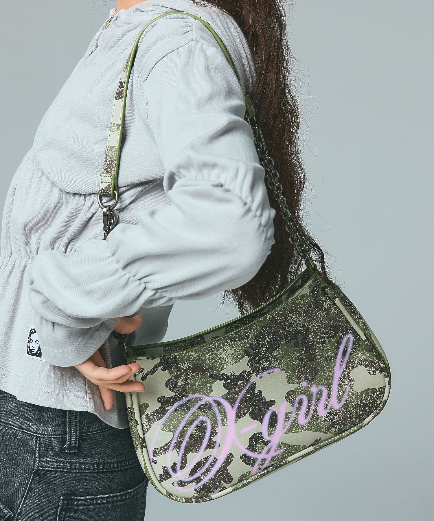 SPRAY SCRIPT LOGO SHOULDER BAG