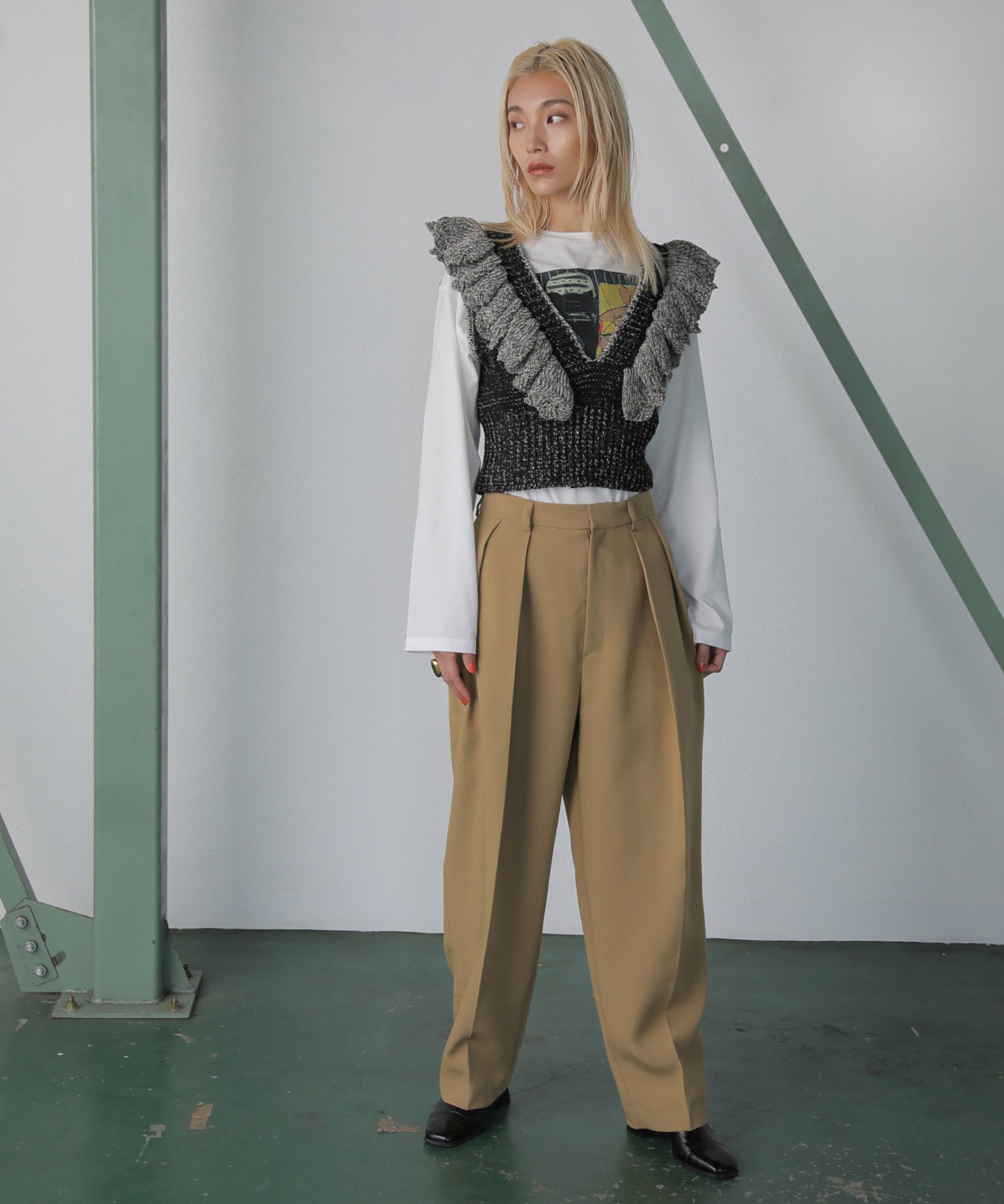 ツータックパンツ