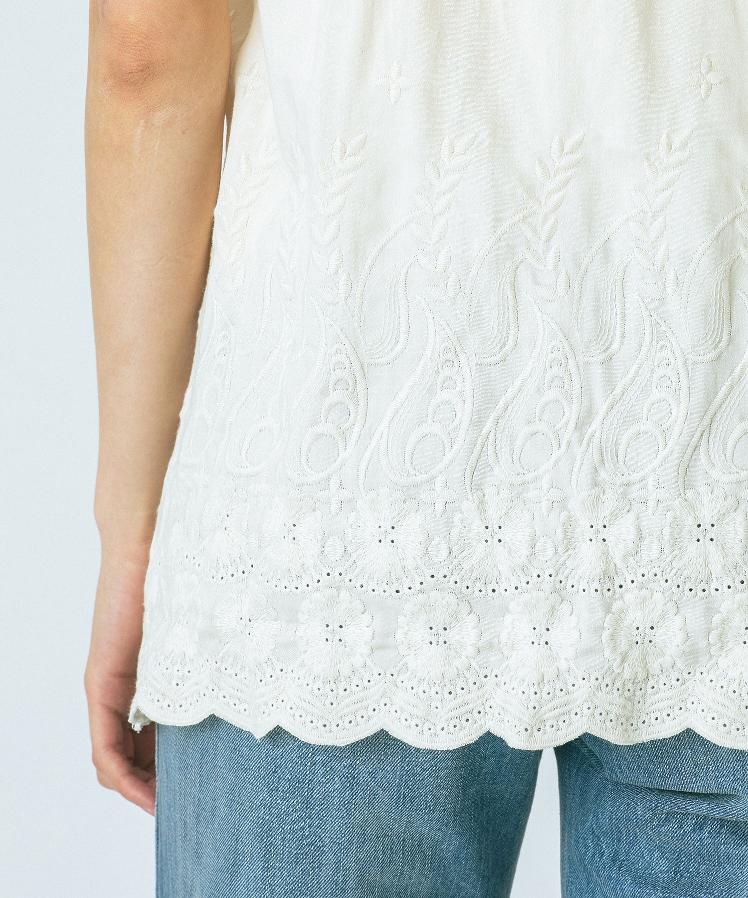 HLAADA for ROSEBUD/EMBROIDERY GILET