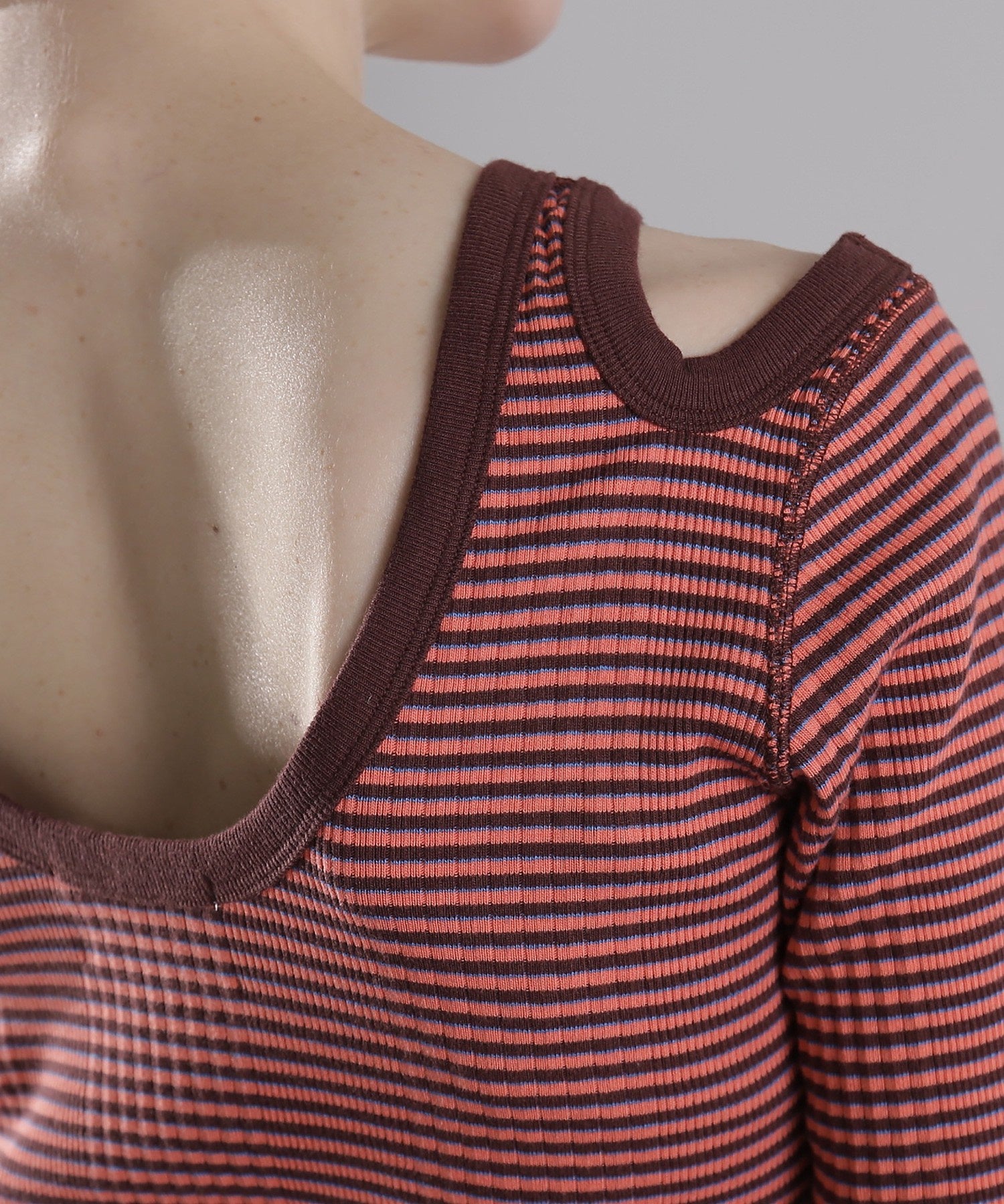 マルチボーダートップス