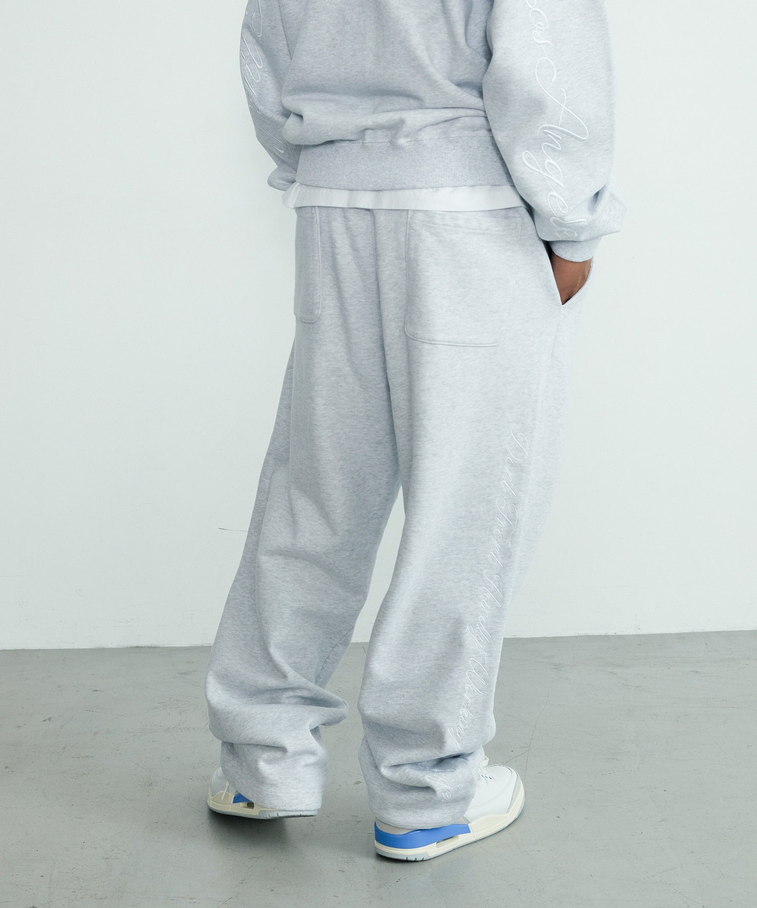 【一部WEB限定】CURSIVE WIDE SWEAT PANTS