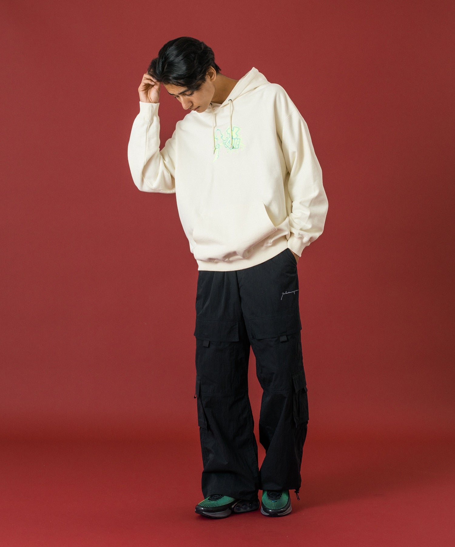 FLUORESCENT EMBROIDERED HOODED SWEATSHIRT