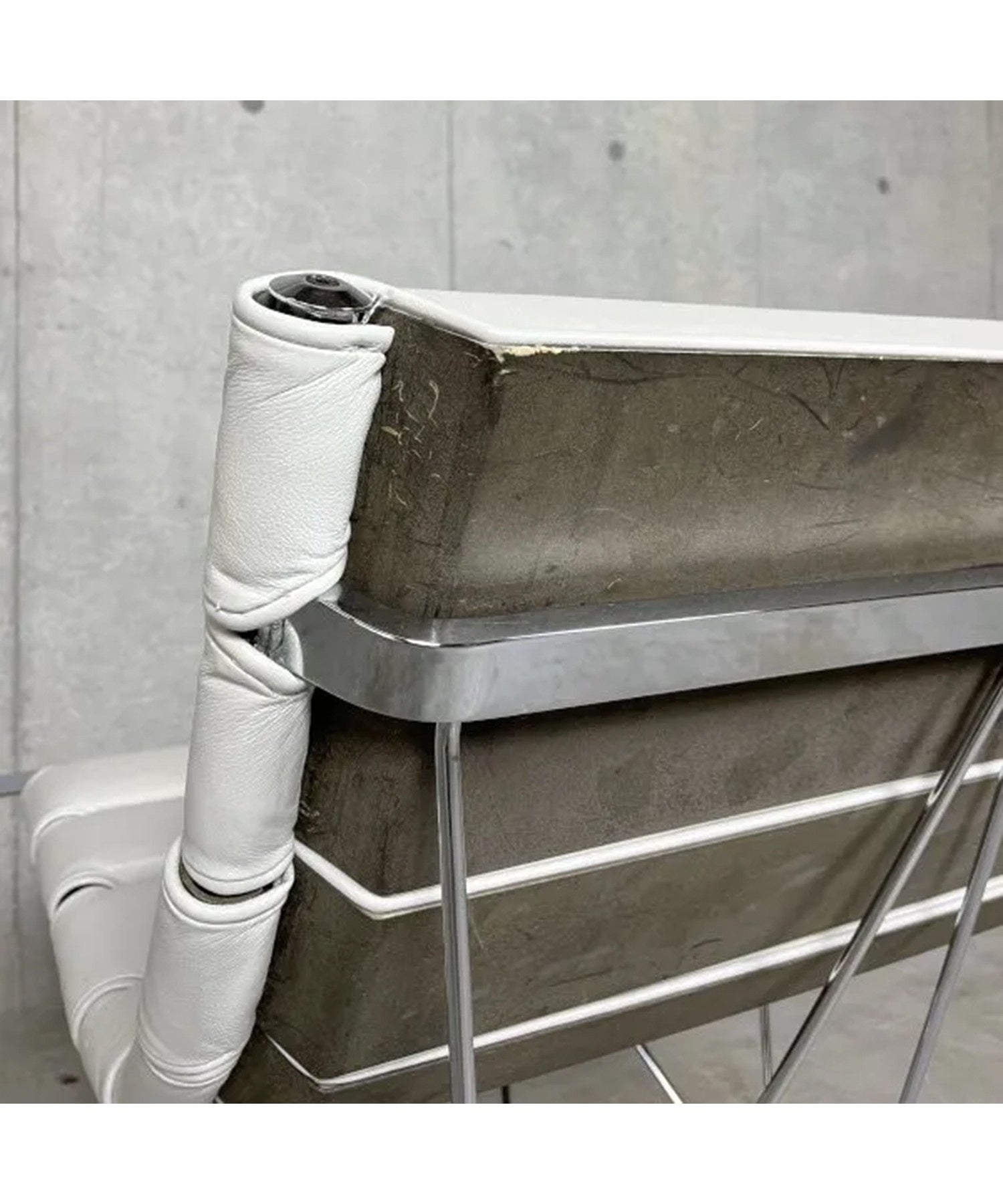 VF Catenary Chair and Ottoman 2301