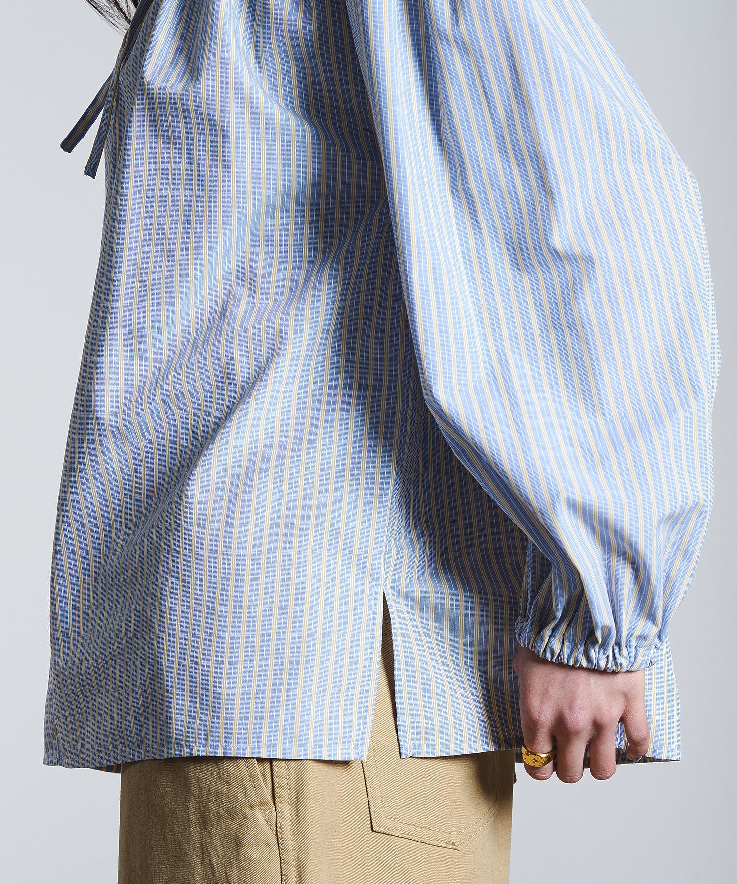 RUFFLED COLLAR BLOUSE