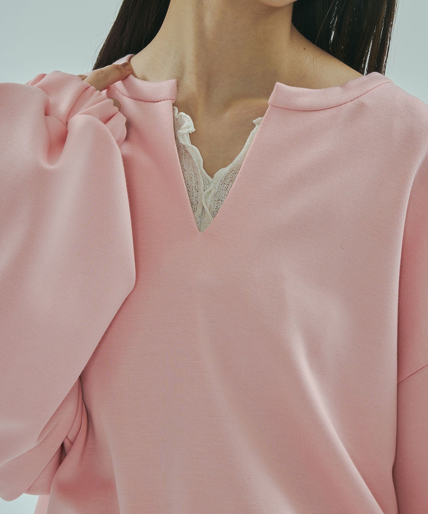 VOLUME SLEEVE CROPPED TOP