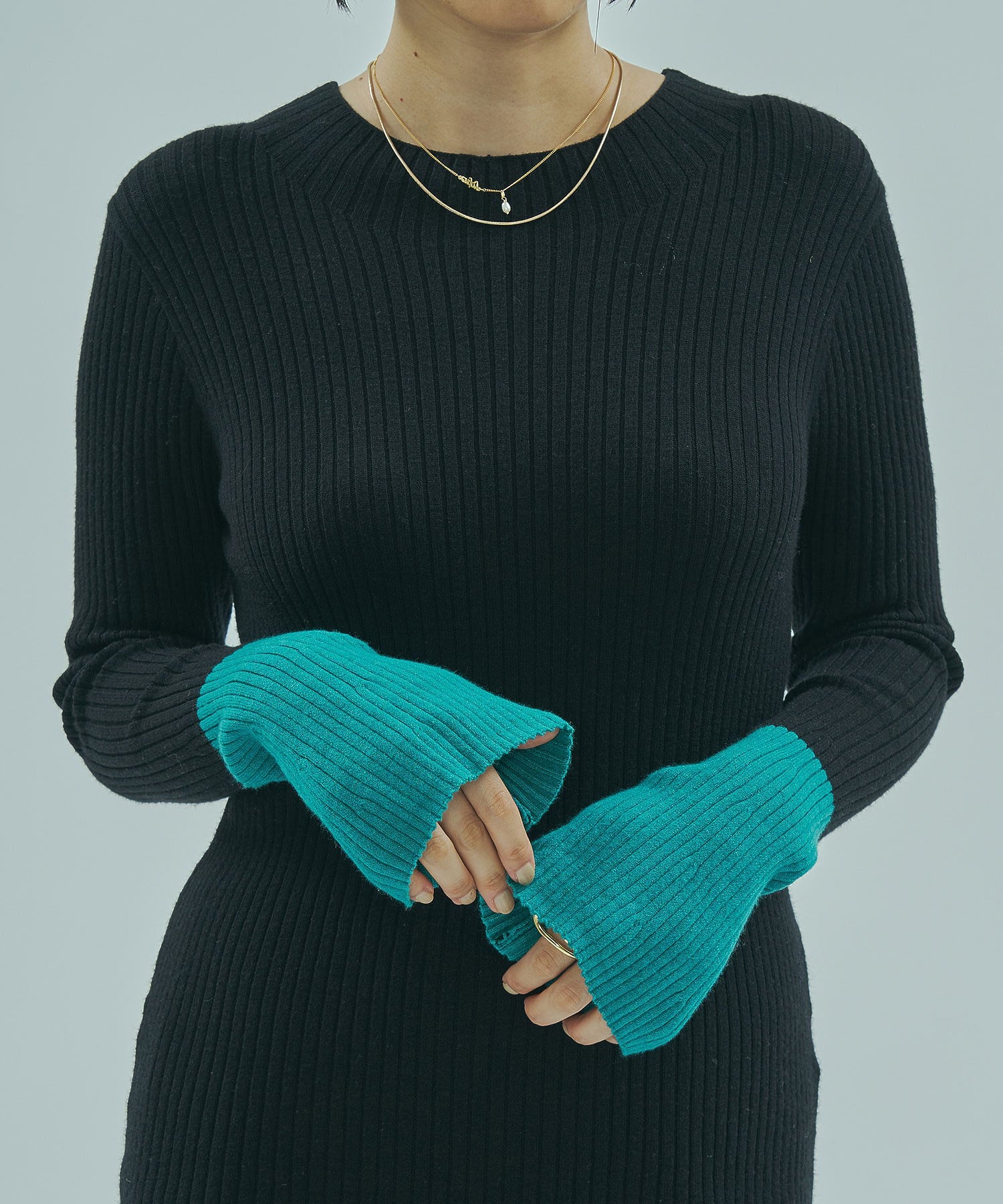 BICOLOR RIB KNIT TOP