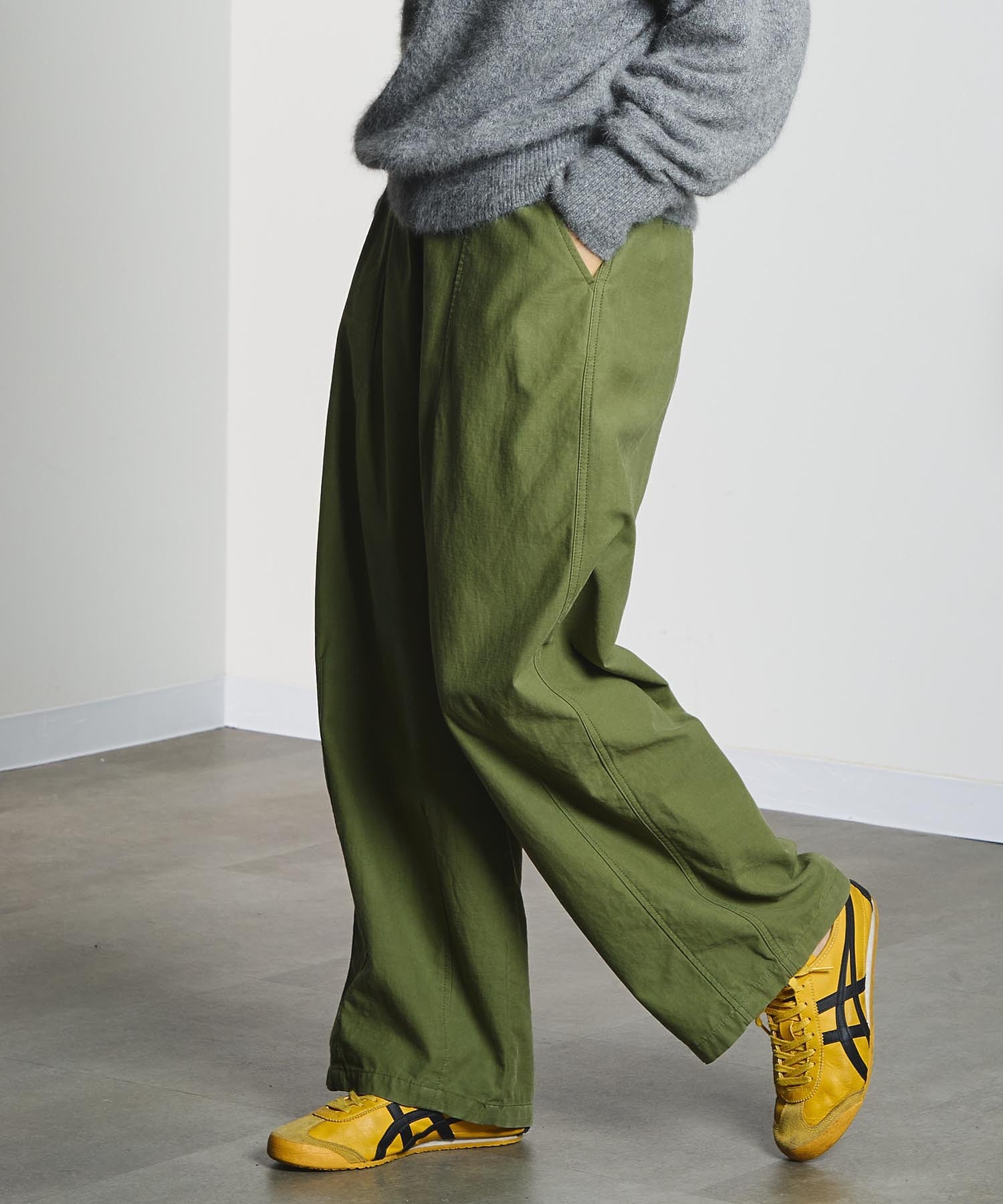 DENIM/BACK SATIN PANTS