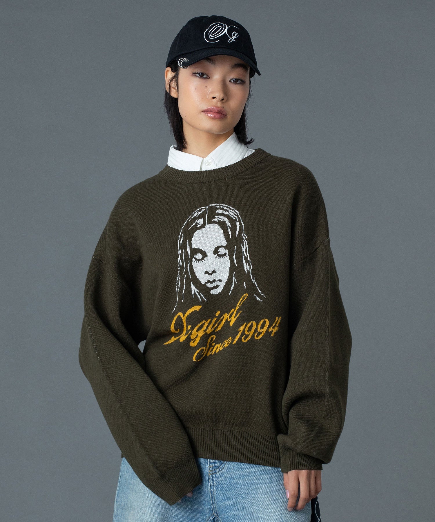 CURSIVE LOGO AND FACE JACQUARD KNIT TOP