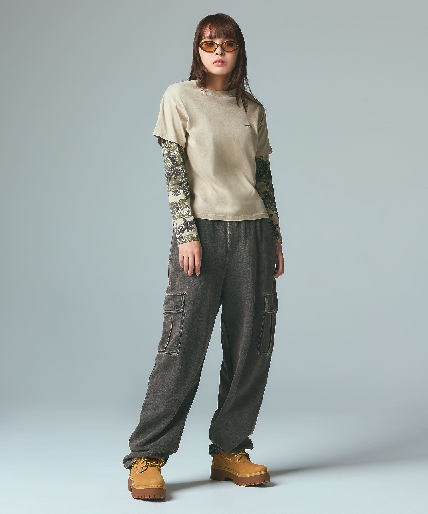 OVERDYED NUMBER PATCH CARGO SWEATPANTS
