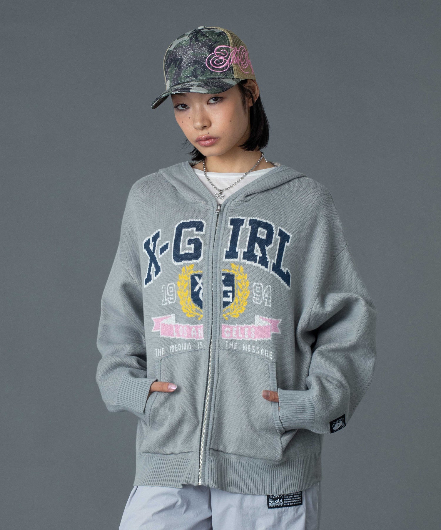 SIDE SCRIPT LOGO TRUCKER CAP