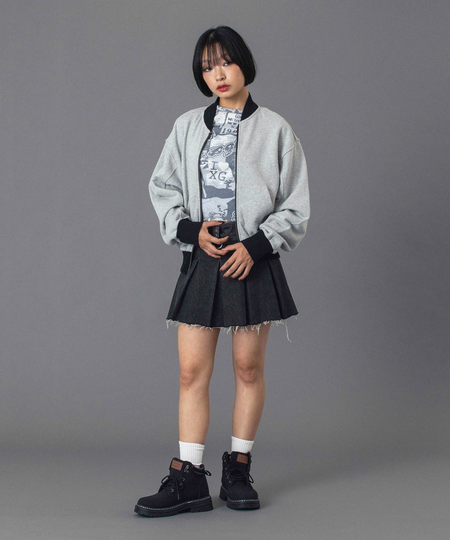 COLLAGE GRAPHIC L/S COMPACT TOP