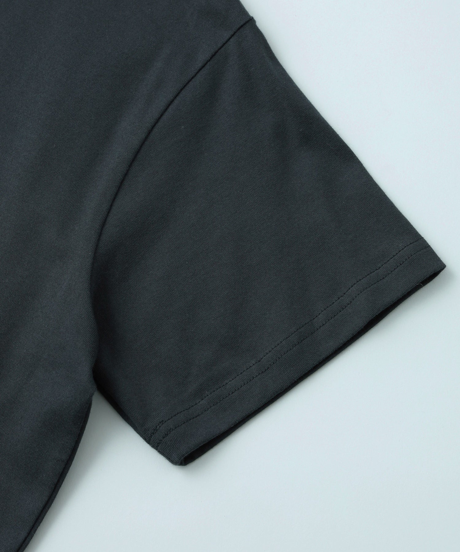 STUDDED LOGO S/S TEE