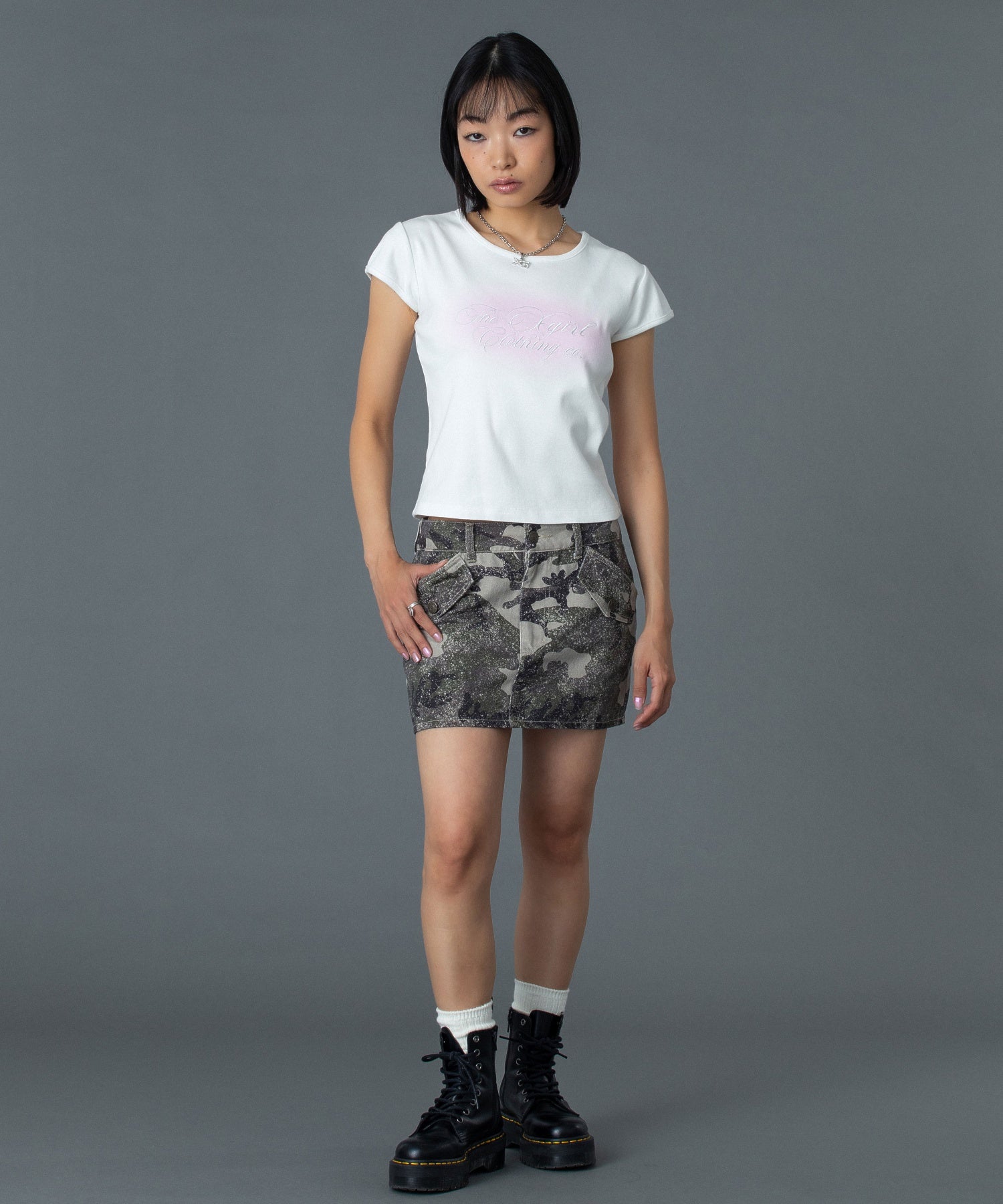 SPRAY AND CURSIVE SCRIPT LOGO S/S BABY TEE